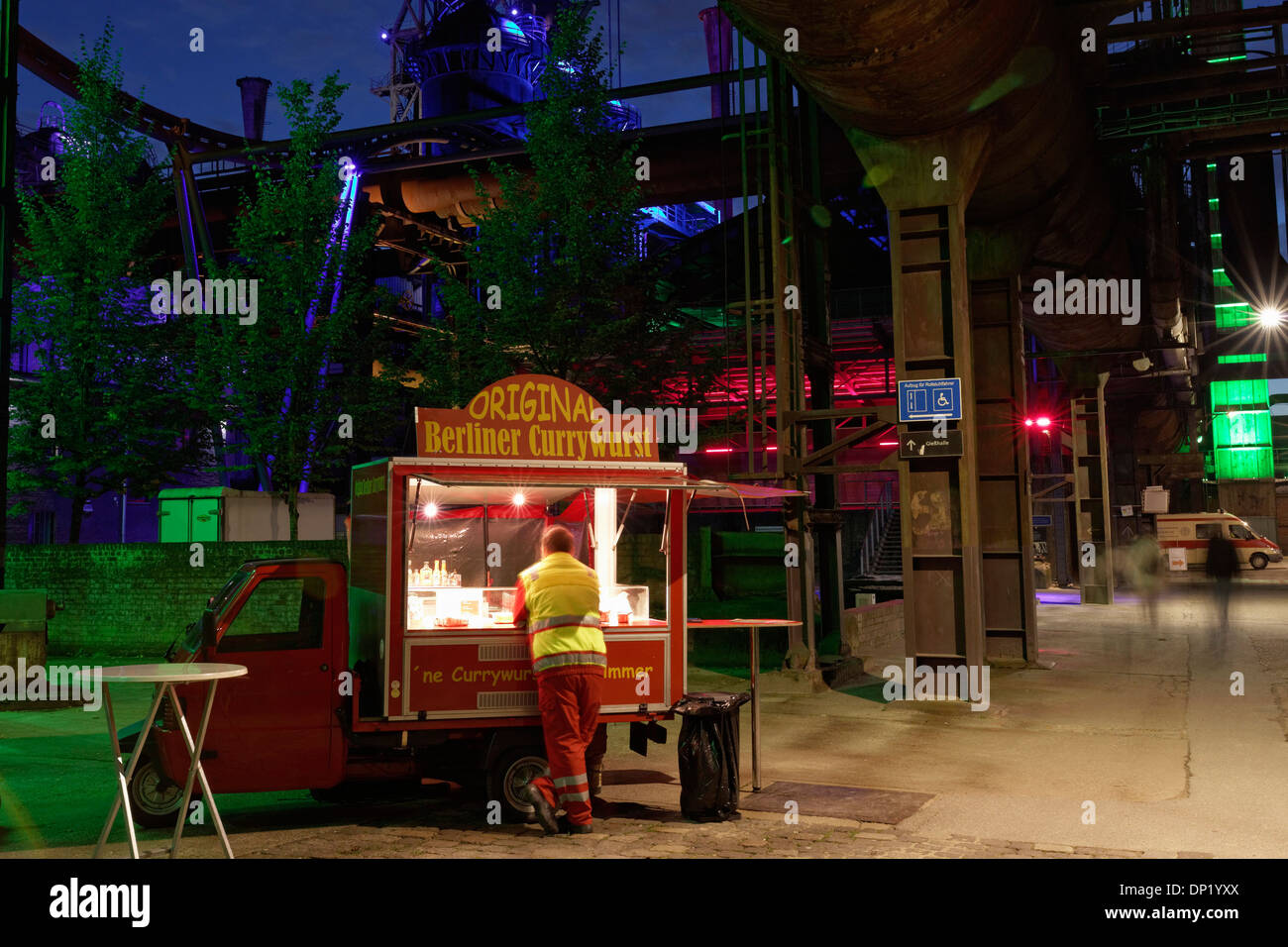 Currywurst Wagen In Ein Stillgelegtes Stahlwerk Landschaft Park