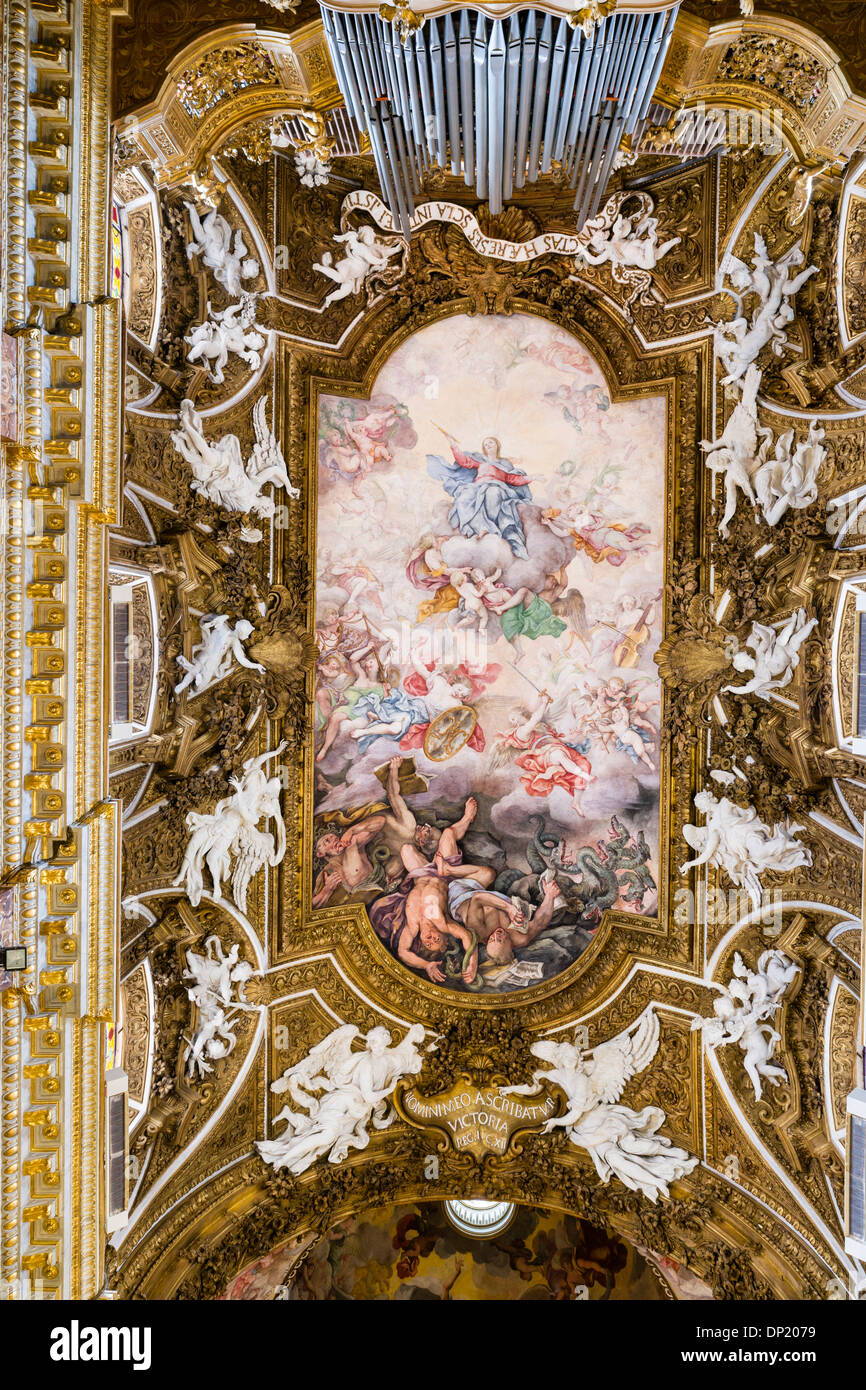Kirchenschiff mit einem Deckenfresko, Kirche Santa Maria della Vittoria, Rom, Latium, Italien Stockfoto