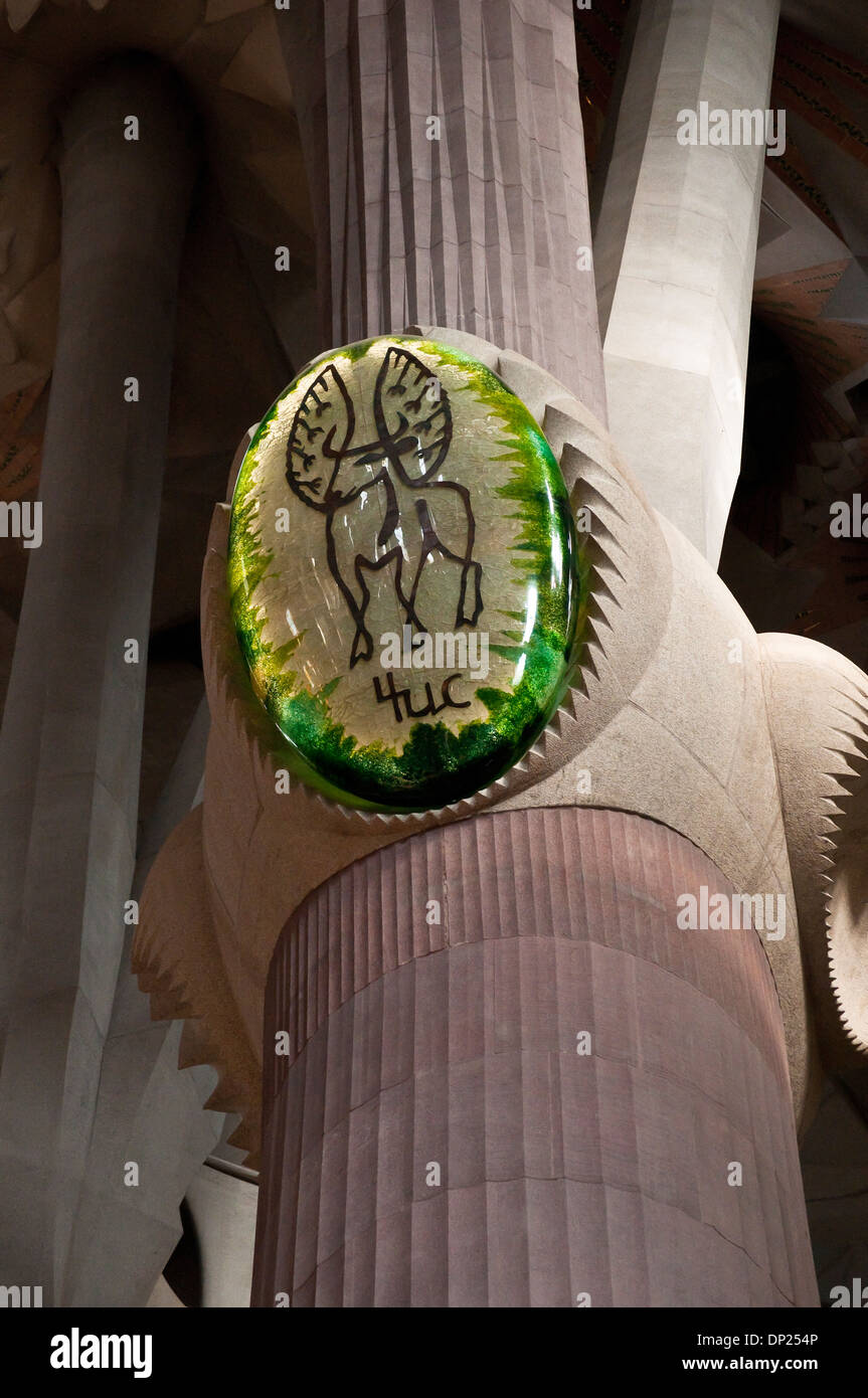Emblem des St. Luke der Evangelist, Innere der Sagrada Familia, Barcelona, Katalonien, Spanien Stockfoto