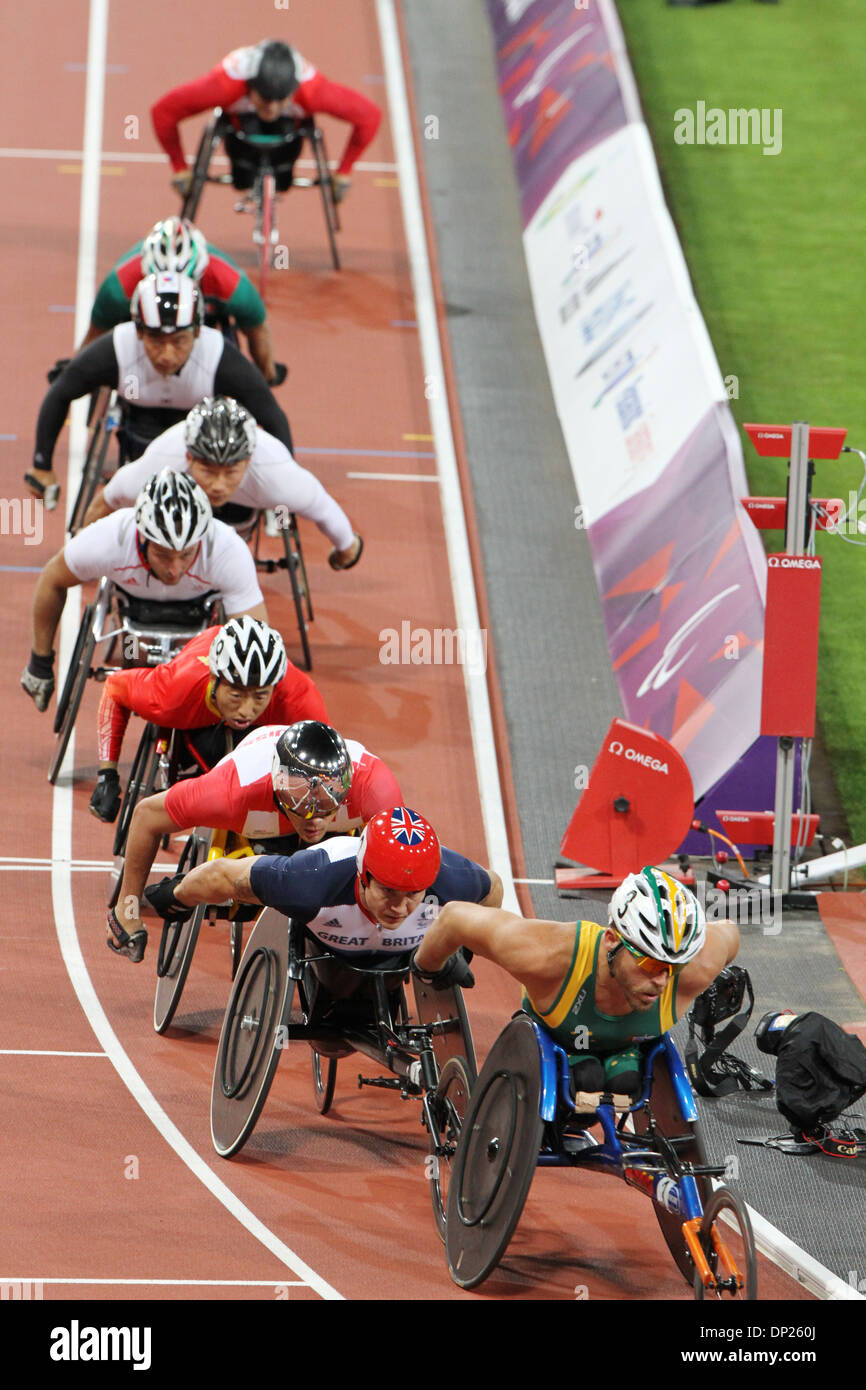 David Weir GB & Kurt Fearnley (Australien) bei den Herren 5000m - T54 im Olympiastadion bei den Paralympics in London 2012. Stockfoto