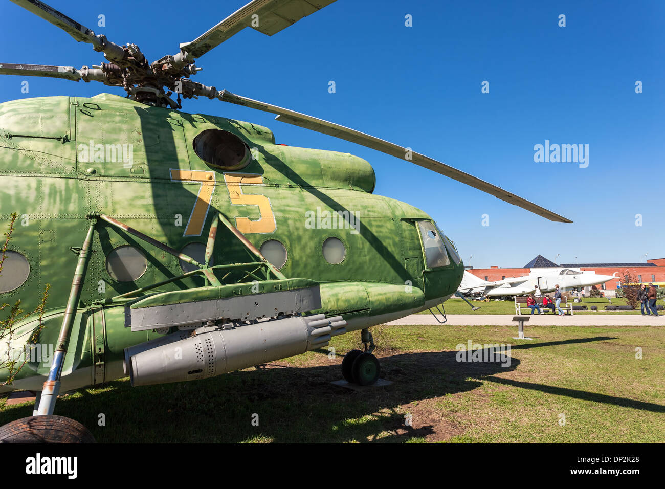 Transport-Hubschrauber am Himmelshintergrund zu bekämpfen Stockfoto