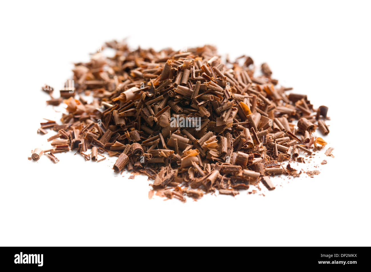 Schokoraspeln auf weißem Hintergrund Stockfoto