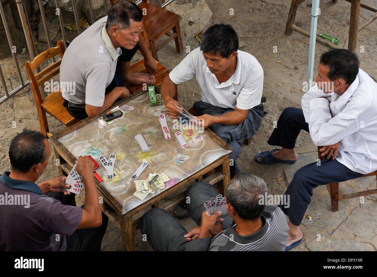 Männer-Spielkarten, Yulong, Guangxi, China Stockfoto