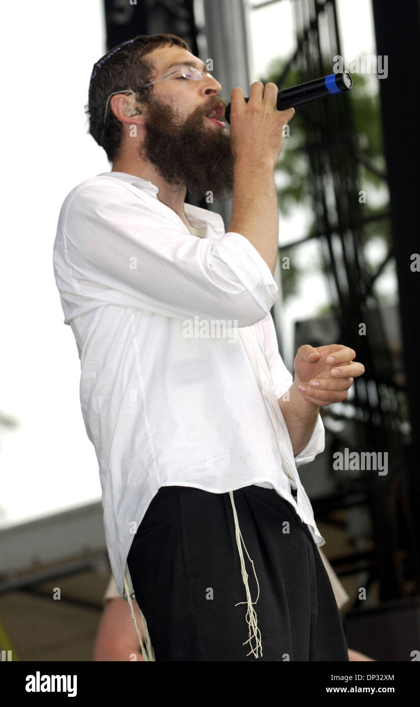 18. Juni 2006; Manchester, TN, USA; Jüdischen Rap Künstler MATISYAHU tritt beim 2006 Bonnaroo Music Festival, die stattfanden in Manchester, TN. Mit mehr als 70.000 Fans in Anwesenheit auf dem 4-Tages-Festival bekommen sie eine Chance, eine Vielzahl von Musikern, Comedians und Künstler zu sehen.  Obligatorische Credit: Foto von Jason Moore/ZUMA Press. (©) Copyright 2006 von Jason Moore Stockfoto