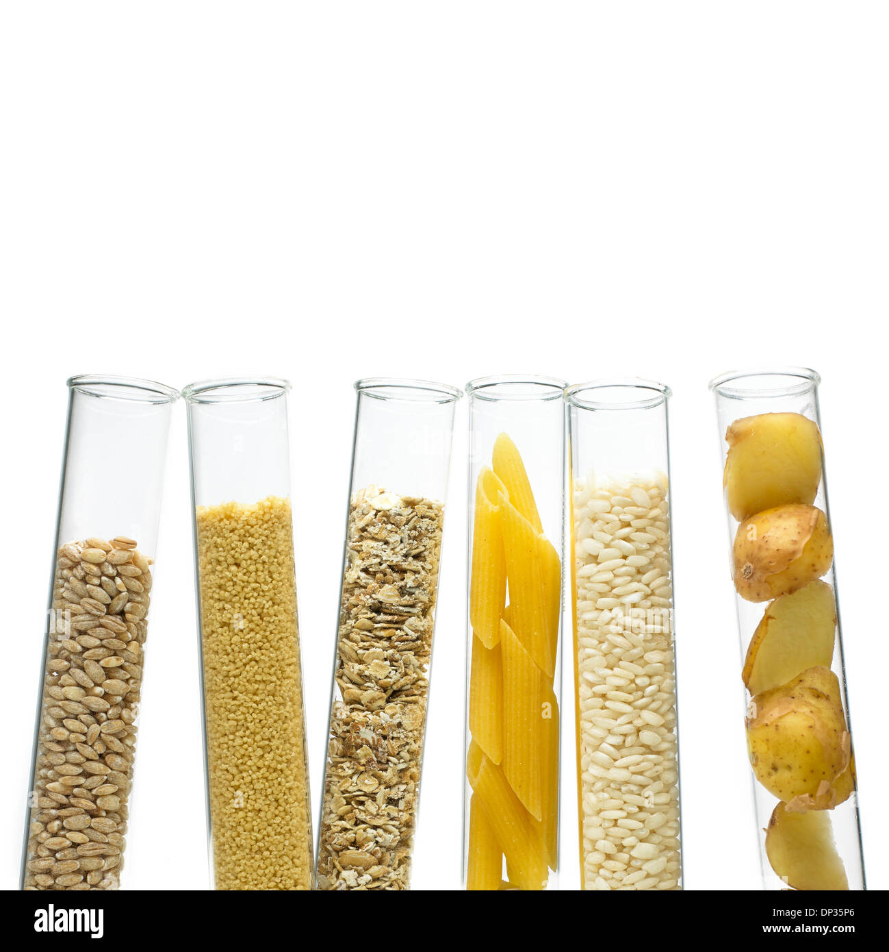Getreide und Kohlenhydrate in den Reagenzgläsern Stockfoto
