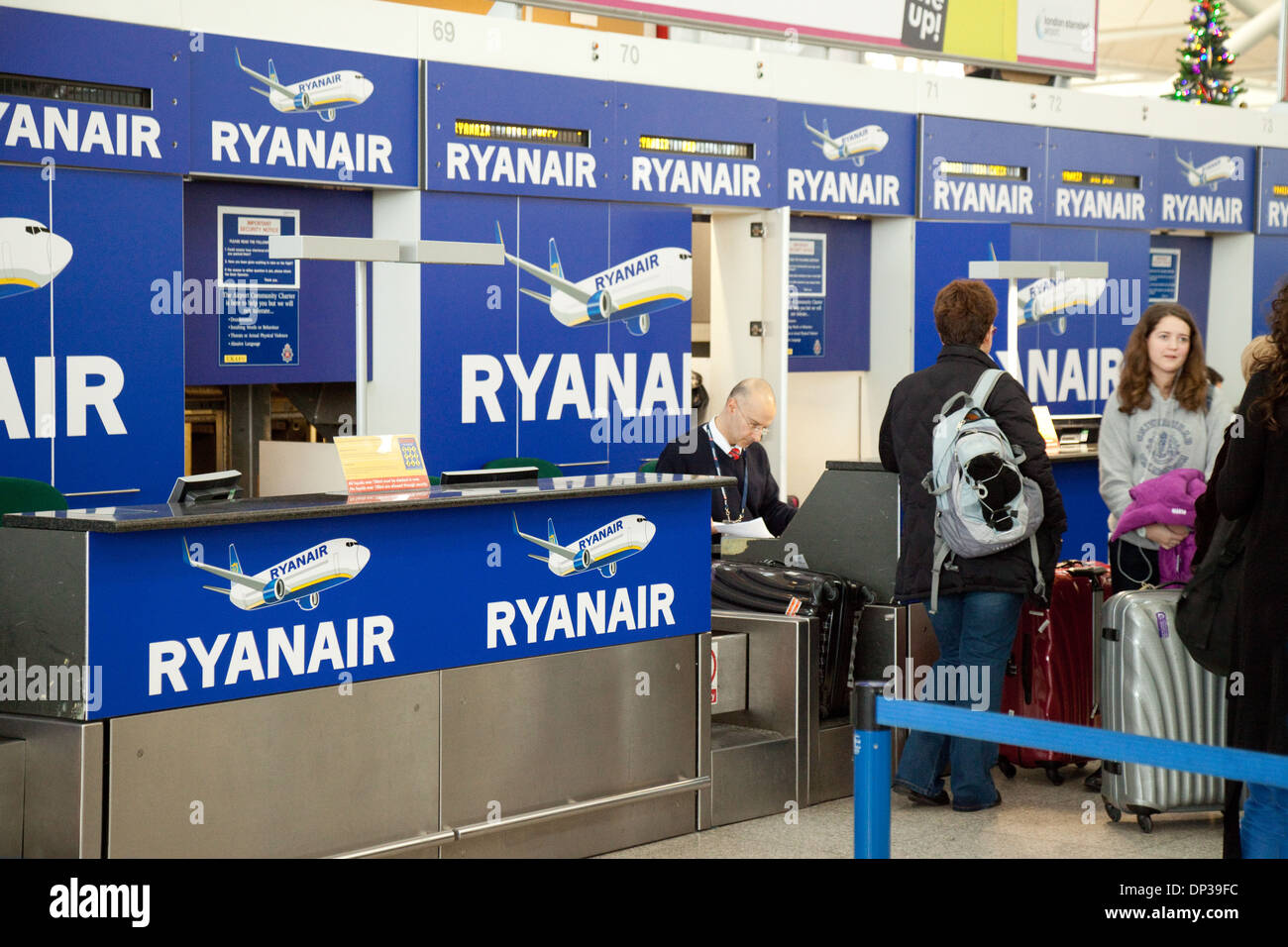 Ryanair Check-in Bereich, Stansted Flughafen, Essex, England, UK Stockfoto