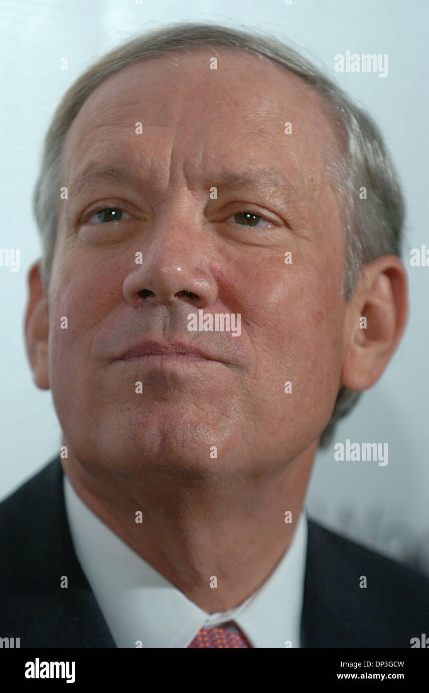 6. Juli 2006; Manhattan, NY, USA; Gouverneur GEORGE PATAKI. World Trade Center Memorial Foundation, gemeinsam mit Gouverneur George Pataki und Bürgermeister Michael Bloomberg, verkünden heute die Einführung einer nationalen Multi-Media-Werbung Kampagne zur Sensibilisierung und Förderung der Einbeziehung in die Gedenkstätte und das Museum der Gedenkstätte am Ground Zero zu bauen. Die Werbekampagne ist Teil des t Stockfoto