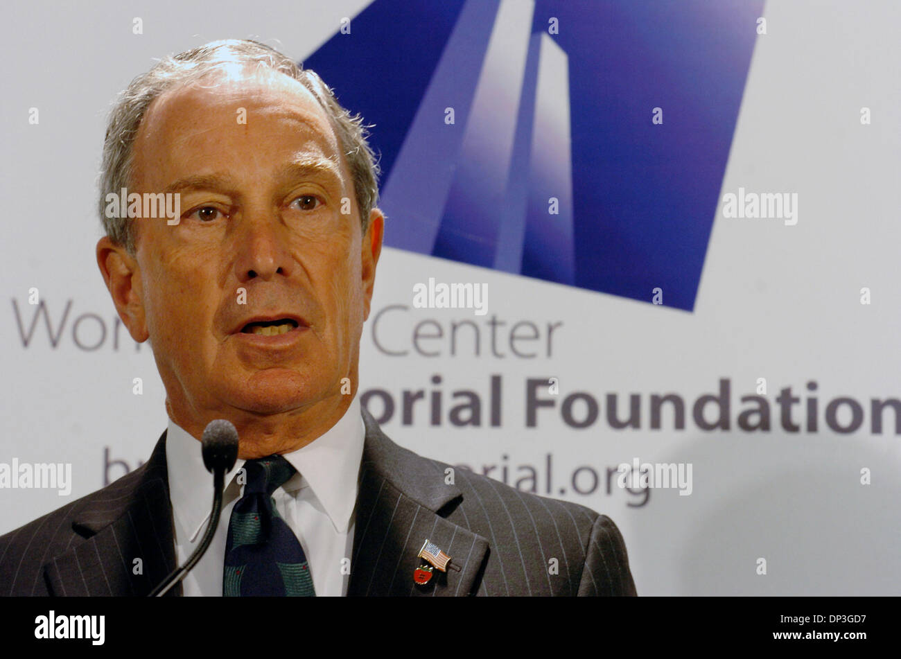 6. Juli 2006; Manhattan, NY, USA; Bürgermeister MICHAEL BLOOMBERG. World Trade Center Memorial Foundation, gemeinsam mit Gouverneur George Pataki und Bürgermeister Michael Bloomberg, verkünden heute die Einführung einer nationalen Multi-Media-Werbung Kampagne zur Sensibilisierung und Förderung der Einbeziehung in die Gedenkstätte und das Museum der Gedenkstätte am Ground Zero zu bauen. Die Werbekampagne ist Teil des Stockfoto