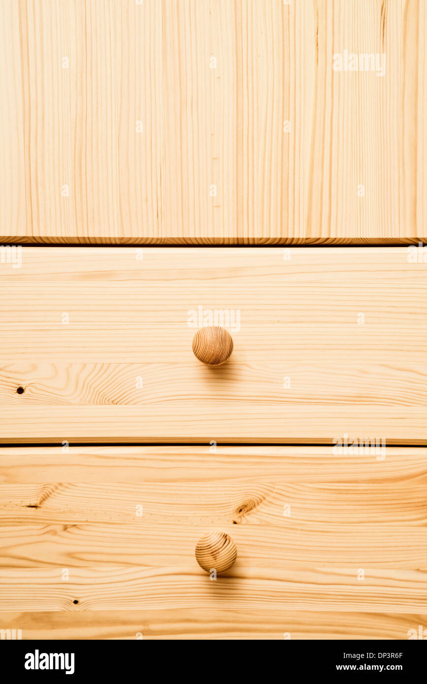 Hölzerne Schubladen mit detaillierten natürliche Holzstruktur. Wohnungseinrichtung. Stockfoto