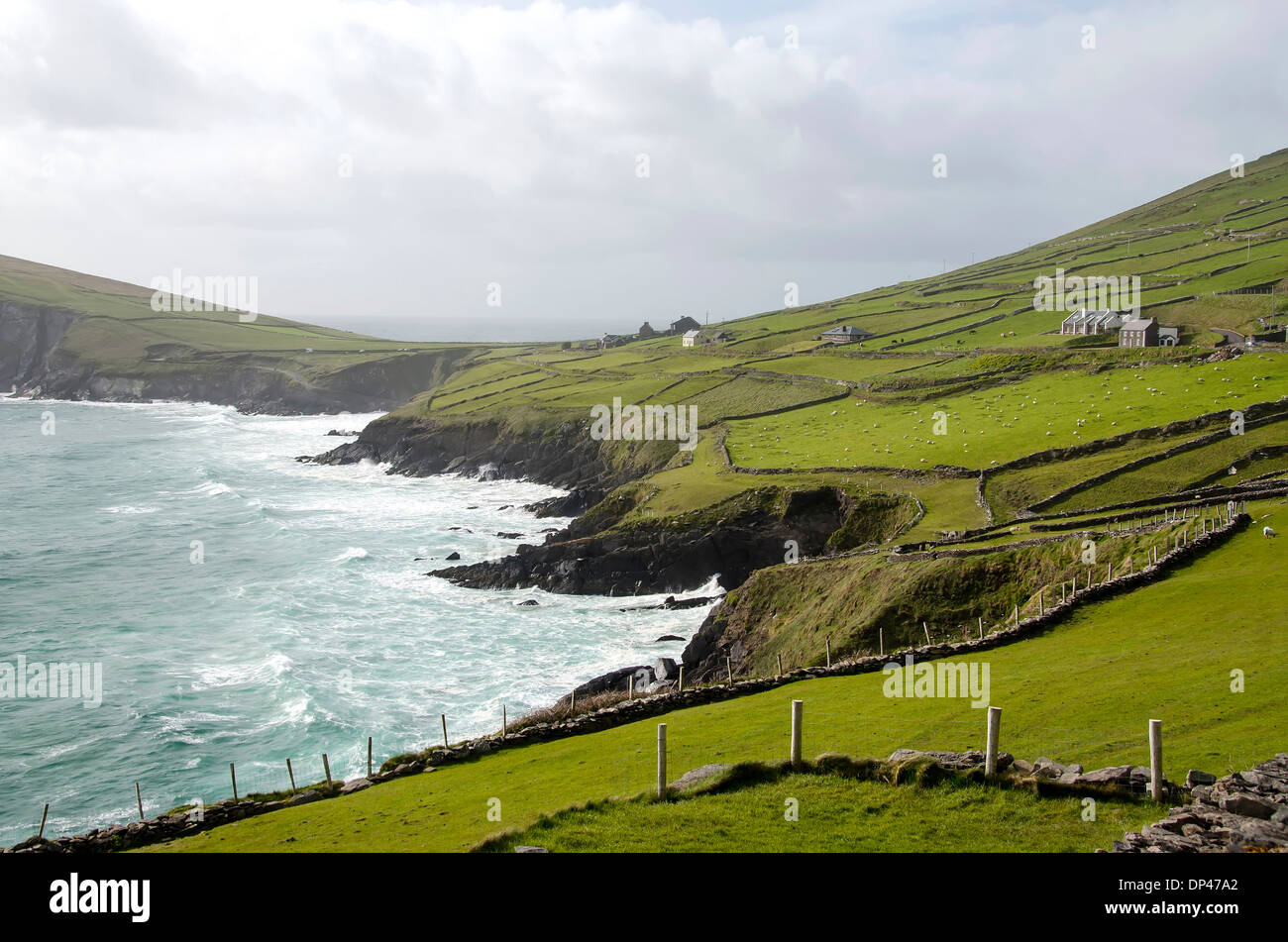 Slea Head Drive mit der rauen Atlantikküste, Dingle Halbinsel, Irland. Stockfoto