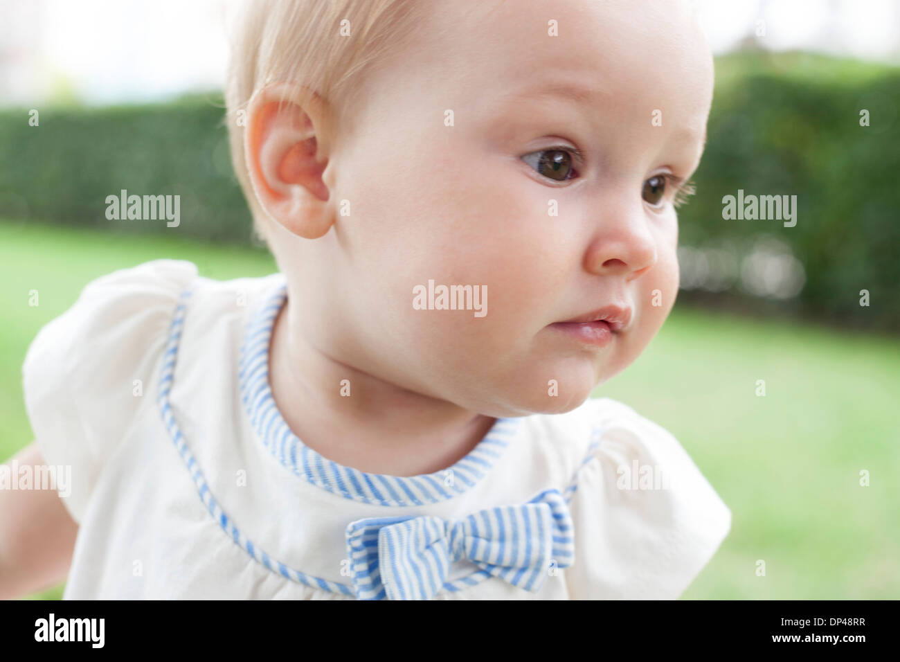 Zehn Monate altes Babymädchen Stockfoto