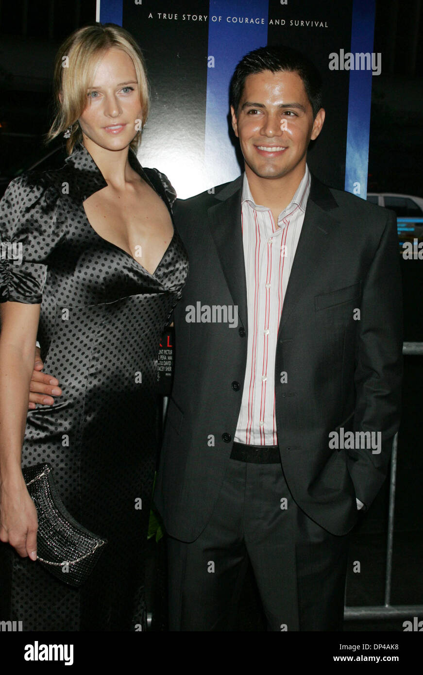 3. August 2006; New York, NY, USA; Schauspieler JAY HERNANDEZ und seine