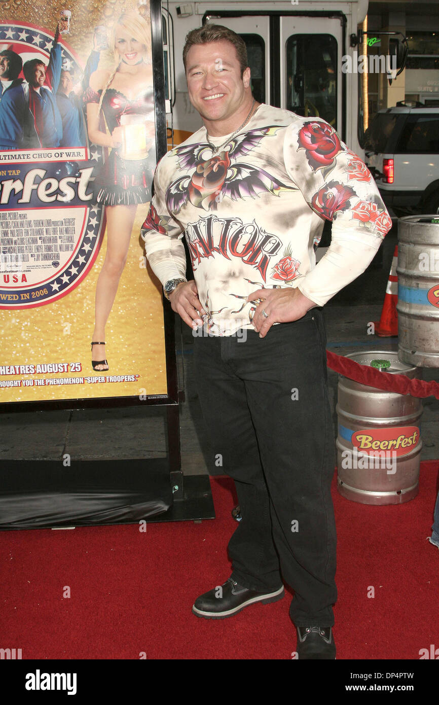 21. August 2006; Los Angeles, Kalifornien, USA;  Schauspieler GUNTER SCHLIERKAMP am "Bierfest" Los Angeles Premiere statt an Graumans Chinese Theater, Hollywood. Obligatorische Credit: Foto von Paul Fenton/ZUMA KPA... (©) Copyright 2006 von Paul Fenton Stockfoto