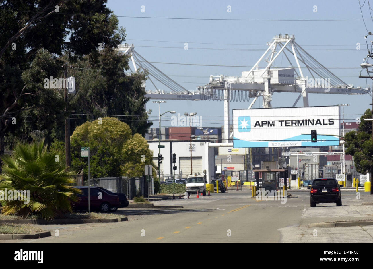 22. August 2006; Oakland, Kalifornien, USA; Oakland Militärstützpunkt, der gegenüber dem Hafen von Oakland sitzt hat schließlich den Hafen von Oakland auf Dienstag, 22. August 2006 in Oakland, Kalifornien übernommen. Oaklands Sanierung Agentur erhielt die Hälfte des Standortes 182 Hektar und plant ein Projekt namens Gateway East Bay. Obligatorische Credit: Foto von Gregory Urquiaga/Contra Costa Times / ZUMA Pr Stockfoto