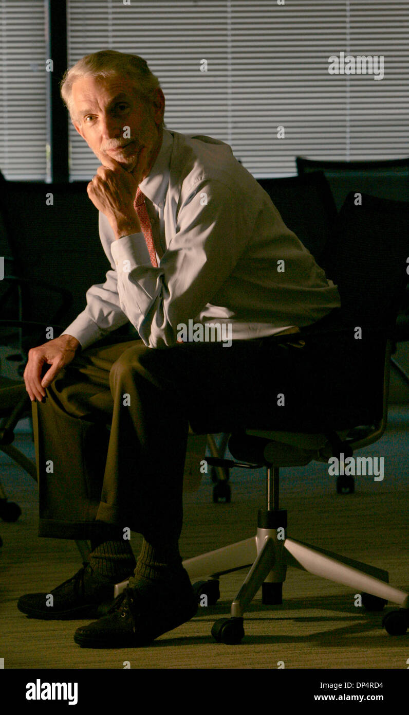 22. August 2006; San Francisco, CA, USA;  ZACH HALL, Präsident der California Institute for Regenerationsmedizin oder CIRM im Konferenzraum bei der Geschäftsstelle. CIRM, entstand auch bekannt als die California Stem Cell Institute unter Proposition 71, die $ 3 Milliarden in Dollars der Steuerzahler in den nächsten 10 Jahren für Stammzellenforschung zur Verfügung stellt. Obligatorische Credit: Stockfoto