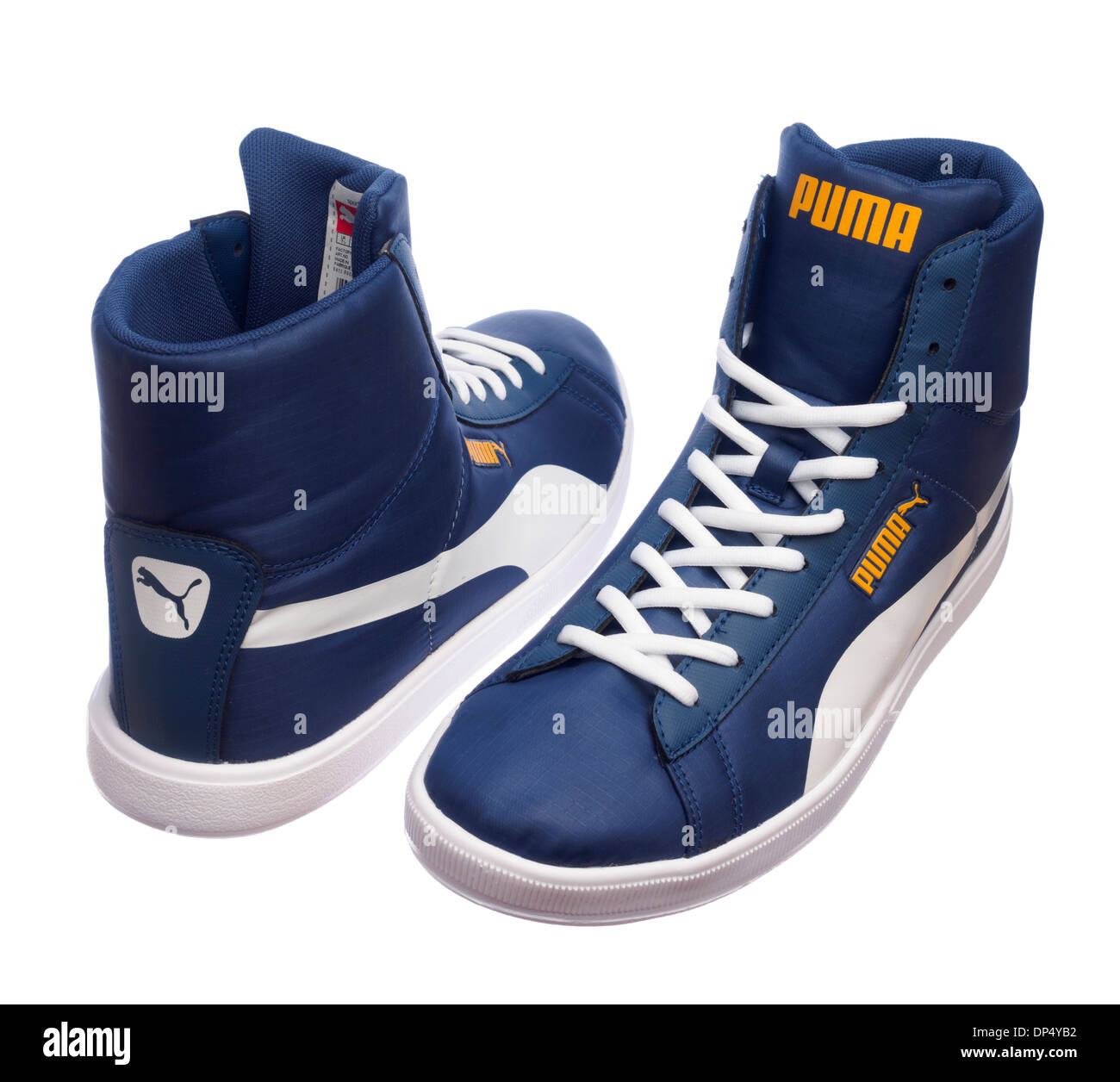 Blau retro Puma Schuhe isoliert auf weißem Hintergrund Stockfotografie -  Alamy