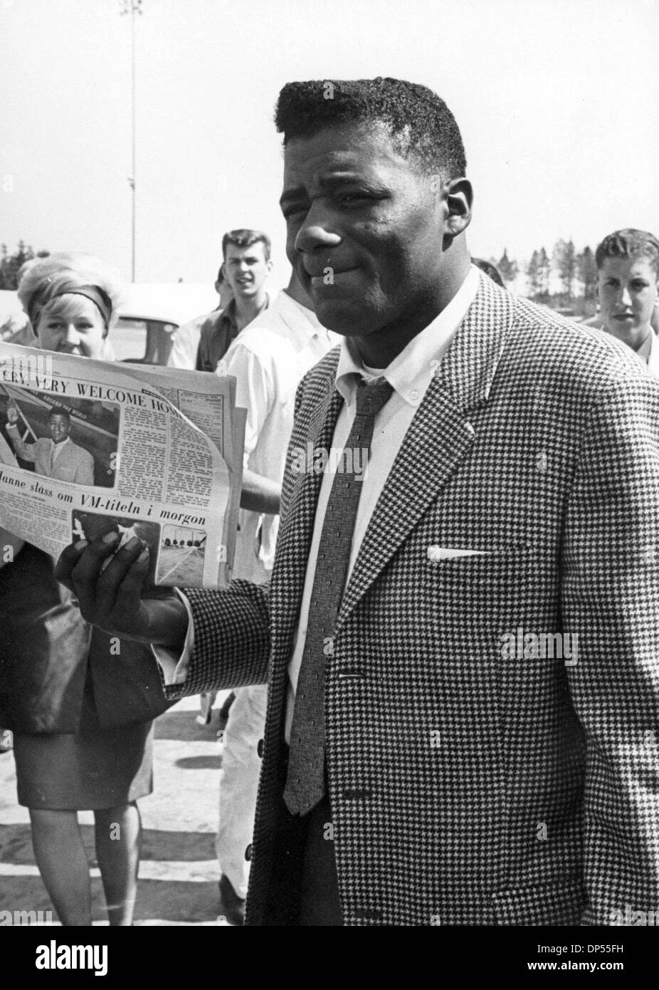 11. Mai 2006 -. FLOYD PATTERSON, DIE ANKUNFT IN ARLANDA SCHWEDEN FÜR SEINE 07 05 KAMPF GEGEN EDDIE MACHEN.05-27-1963.  -PHOTOS(Credit Image: © Globe Photos/ZUMAPRESS.com) Stockfoto