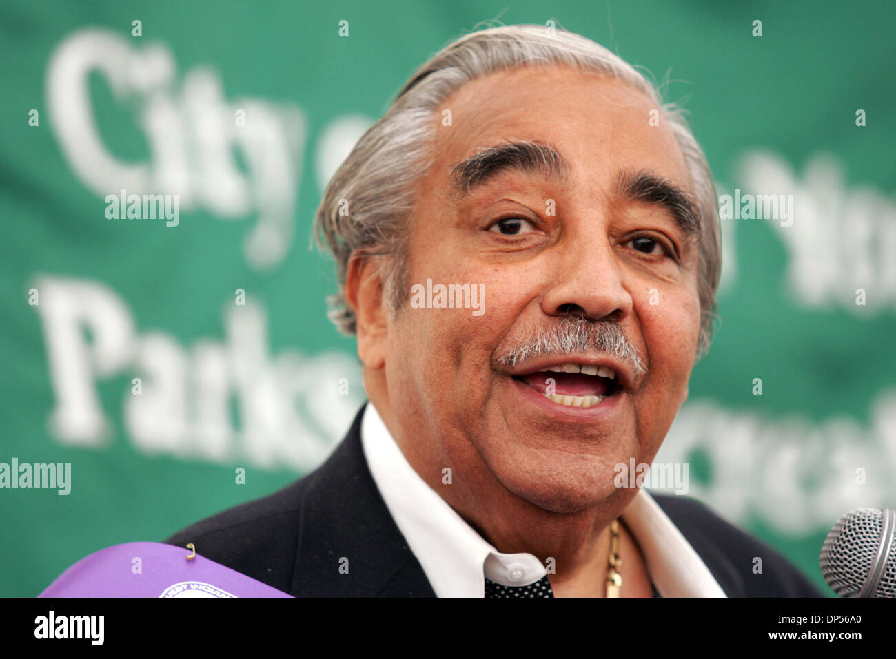 Sep 04, 2006; Brooklyn, New York, USA; US-amerikanischer Jurist und CHARLES B. RANGEL einerseits für das VIP-Frühstück in Lincoln Terrace Park vor dem Start der 39. West indisch-amerikanische Tag Karneval Parade am Labor Day. Die Parade, die einen Weg nach unten Eastern Parkway beginnt im Abschnitt Crown Heights, Brooklyn folgt, ist die letzte Veranstaltung in mehrtägigen Feierlichkeiten stellen tog Stockfoto