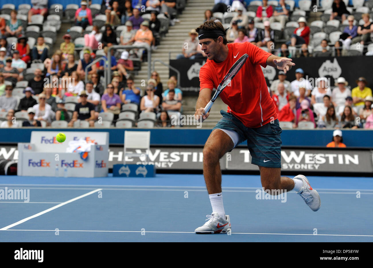 Sydney, Australien. 8. Januar 2014. Juan Martin del Potro aus Argentinien in Aktion gegen Nicholas Mahut aus Frankreich während ihres Spiels bei Apia International Sydney Tennisturnier, Australian Open Series im Sydney Olympic Park Tennis Centre, Homebush. Bildnachweis: Aktion Plus Sport/Alamy Live-Nachrichten Stockfoto