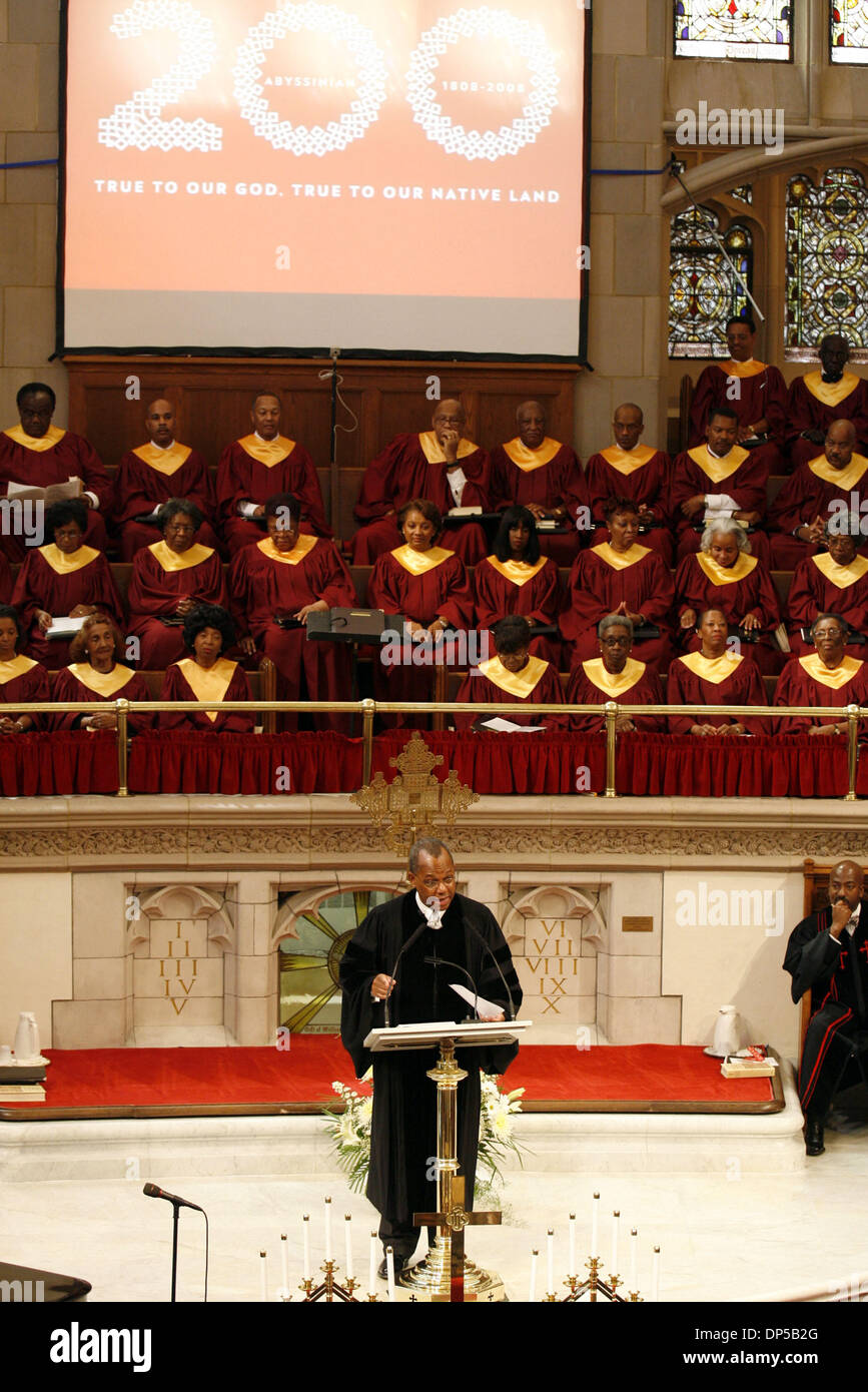 Sep 10, 2006; New York, NY, USA; Pfr. Dr. CALVIN O. BUTTS III bietet seine Predigt während der Gottesdienst auf der Abyssinian Baptist Church in Harlem. Hintern ist Pastor der National renommierte Kirche und Präsident von der State University of New York College in Old Westbury. Obligatorische Credit: Foto von Angel Chevrestt/ZUMA Press. (©) Copyright 2006 von Angel Chevrestt Stockfoto