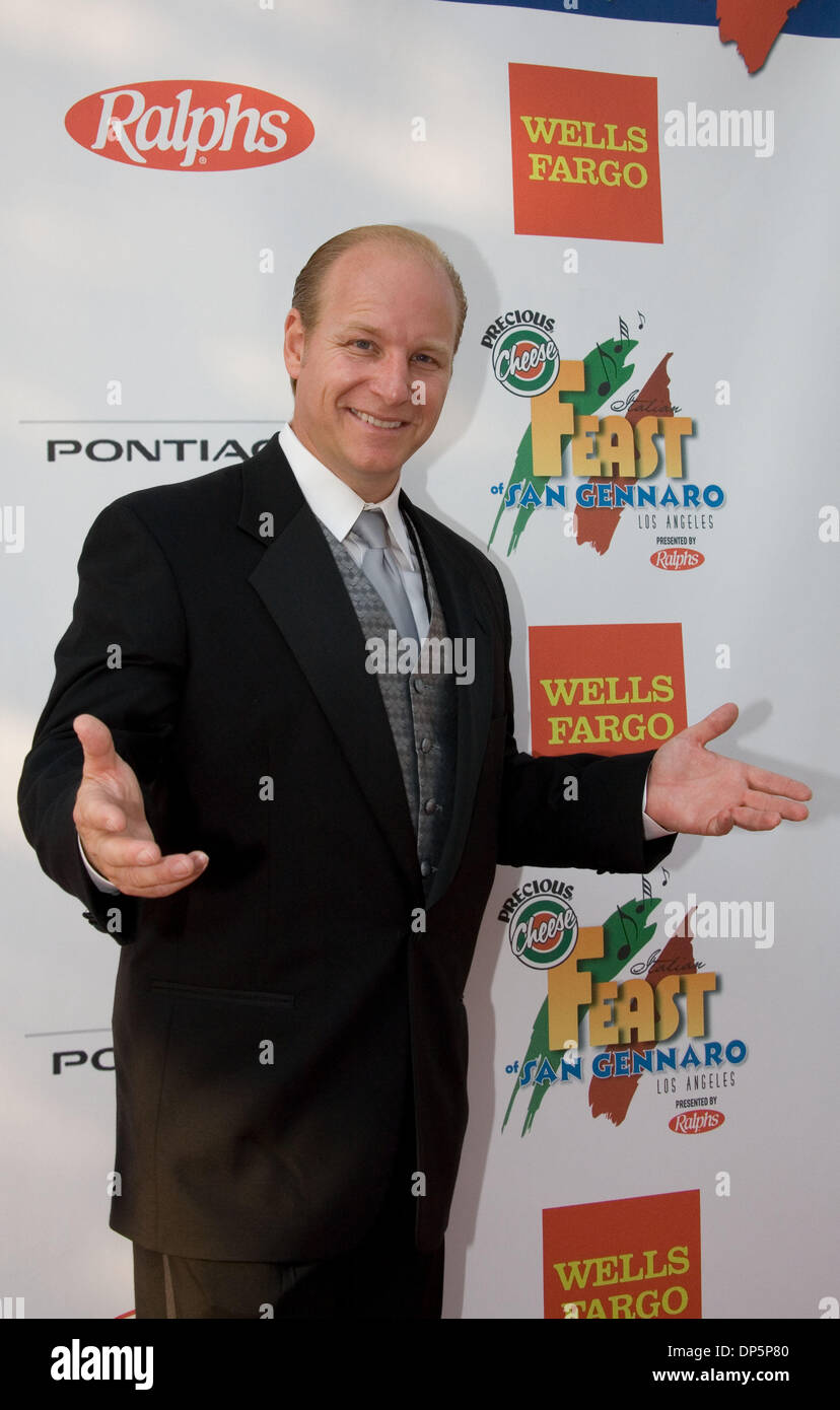 Sep 21, 2006; Hollywood, Kalifornien, USA; Komiker MIKE MARINO auf dem fest von San Gennaro - Los Angeles. Die Prima Notte Fundraising Gala startet die viertägige italienisches Festival in Hollywood, CA. obligatorische Credit: Foto von Kayte Deioma/ZUMA Press. (©) Copyright 2006 von Kayte Deioma Stockfoto