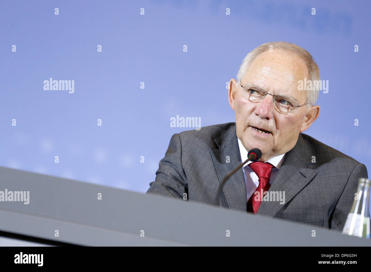 Berlin, Deutschland. Januar 08 th, 2014. US-Finanzminister Jacob Lew (auf seiner Europa-Tournee) trifft sich mit deutschen Finance Minister Wolfgang Schäuble (CDU) in Berlin. Nach der Fröhlichkeit geben sie eine gemeinsame Pressekonferenz. / Foto: Wolfgang Schäuble (CDU), Minister für Finanzen. Bildnachweis: Reynaldo Chaib Paganelli/Alamy Live-Nachrichten Stockfoto