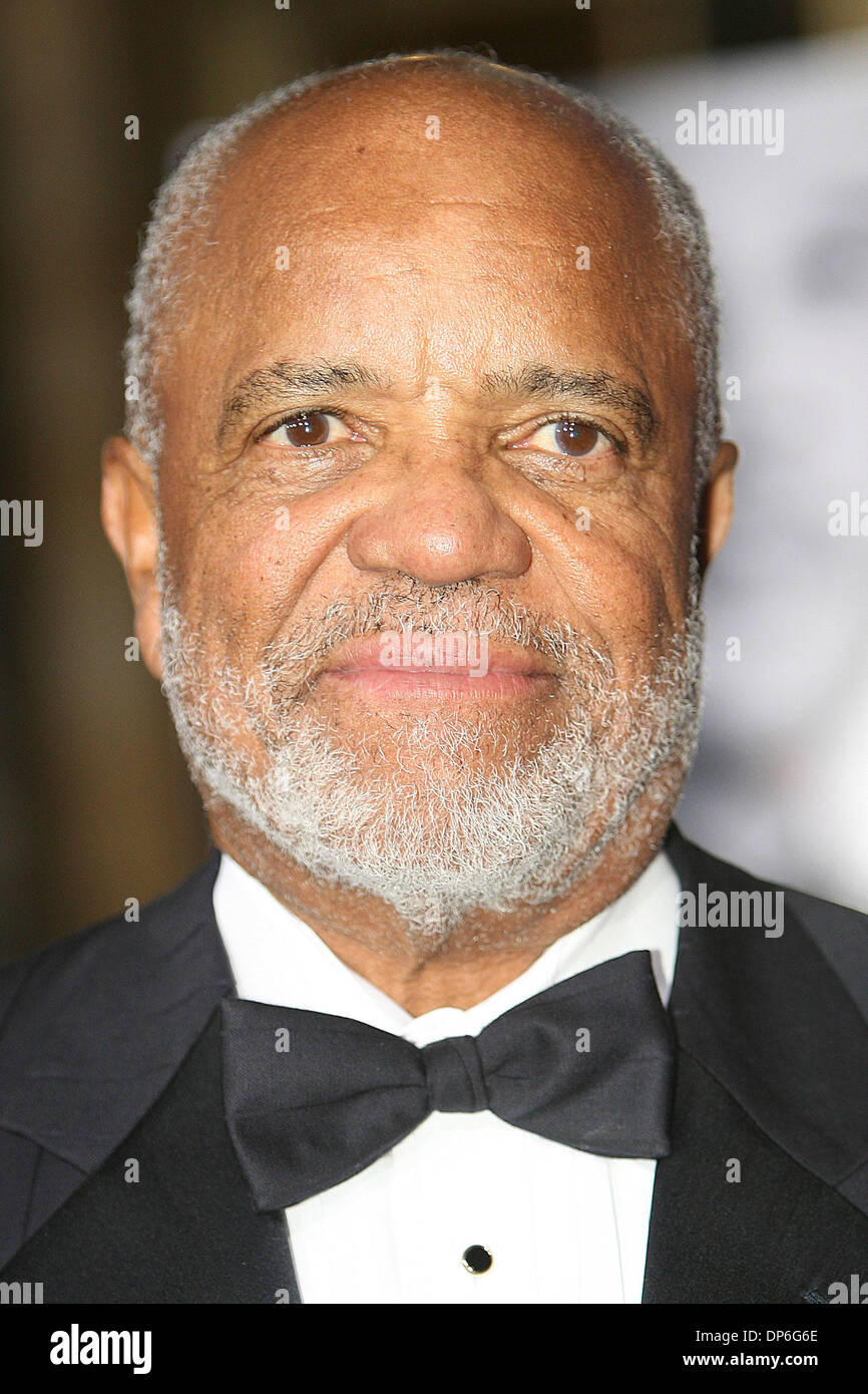 15. Oktober 2006; Los Angeles, Kalifornien, USA; BERRY GORDY Ankunft auf der 2nd Annual Black Movie Awards statt am LG Wiltern Theater in Los Angeles, CA. obligatorische Credit: Foto von Jerome Ware/ZUMA Press. (©) Copyright 2006 von Jerome Ware Stockfoto