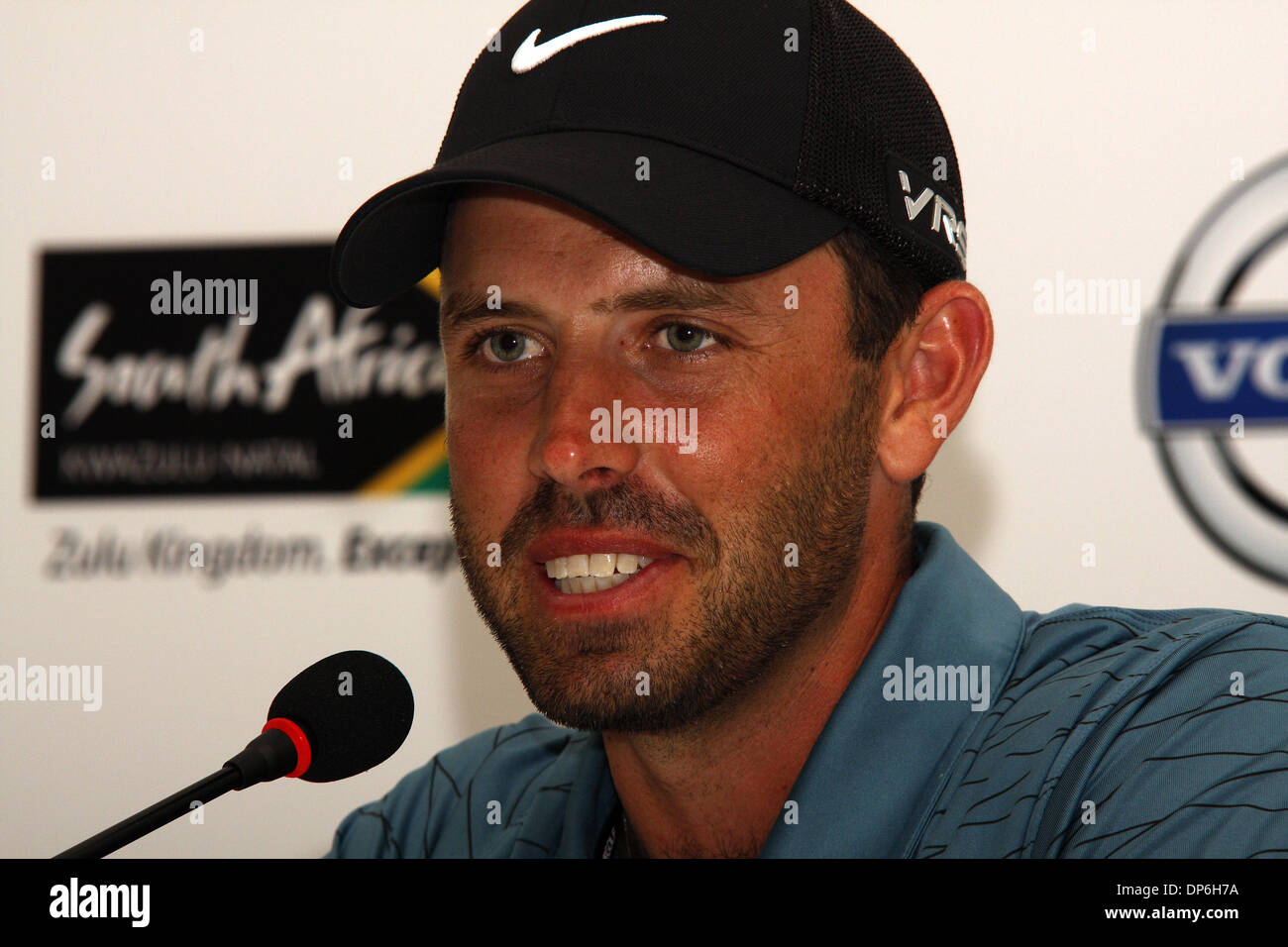 Durban, Südafrika. 8. Januar 2014.  Top-ranked südafrikanische Golfer Charl Schwartzel spricht über seine Chancen bei der Volvo Golf Champions in Durban auf einer Pressekonferenz. Das Turnier beginnt am 9. Januar und endet am 12. Januar. Bild: Giordano Stolley/Alamy Live-Nachrichten Stockfoto