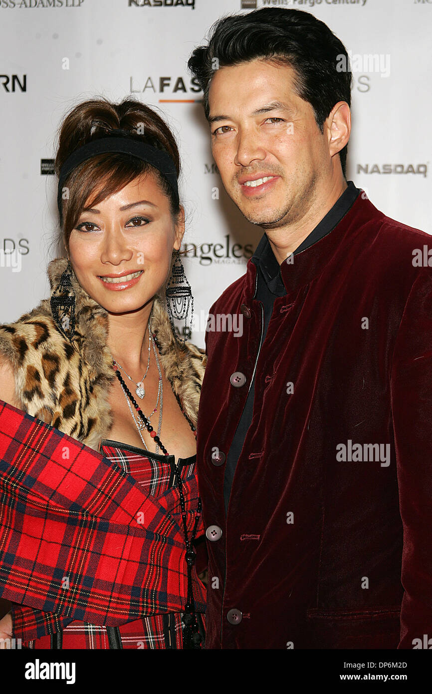 20. Oktober 2006; Los Angeles, Kalifornien, USA; FLORA-ZETA und RUSSELL WONG bei Ankunft auf der 2nd Annual LA Fashion Awards statt im Orpheum Theatre in Los Angeles, CA. obligatorische Credit: Foto von Jerome Ware/ZUMA Press. (©) Copyright 2006 von Jerome Ware Stockfoto