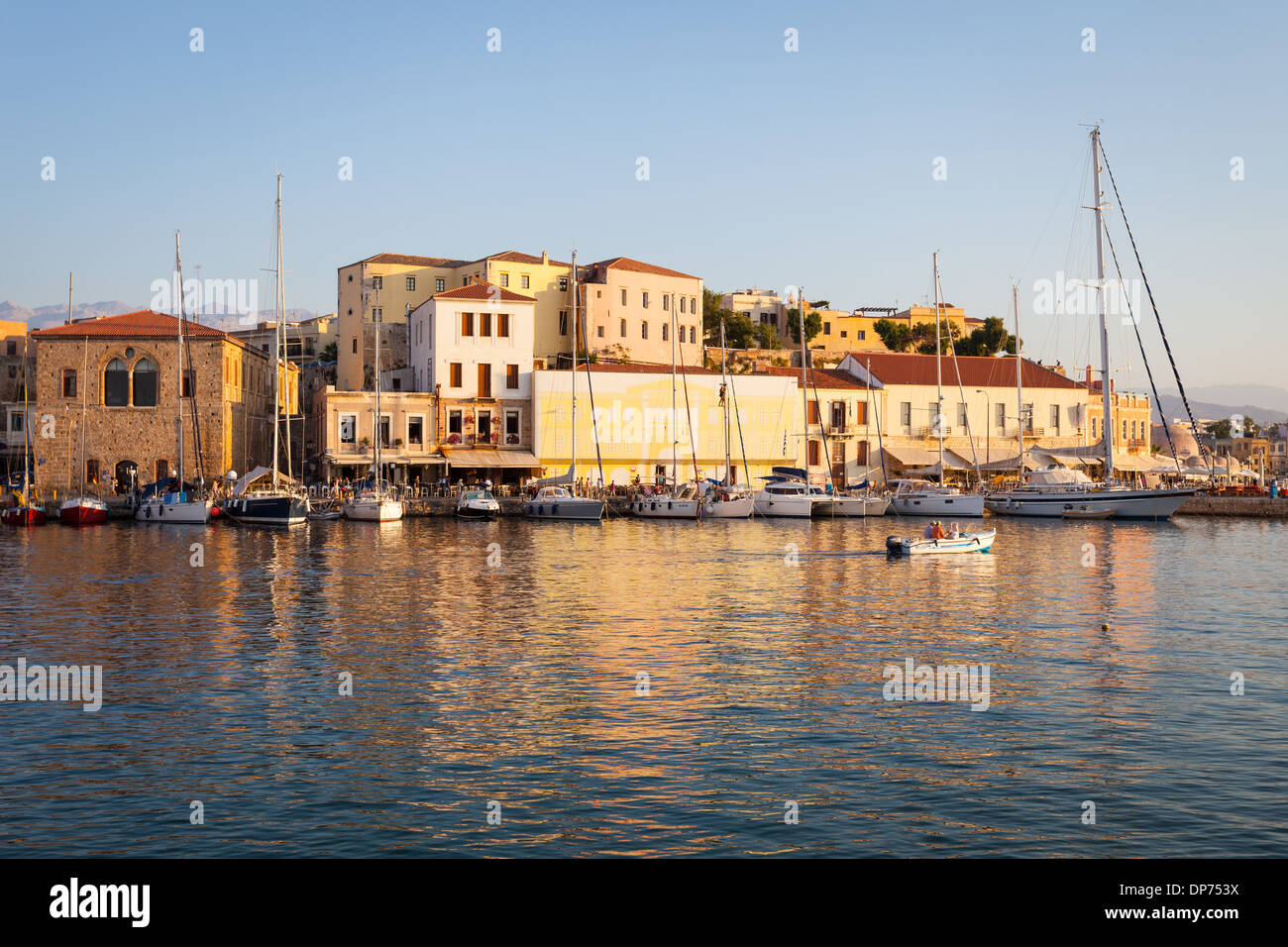 Alten Hafen von Chania bei Sonnenuntergang, Insel Kreta, Griechenland Stockfoto