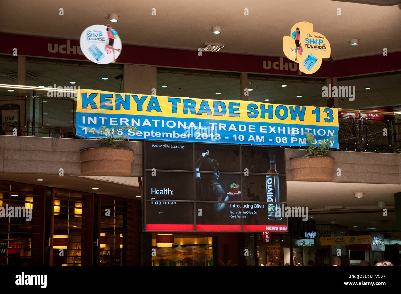 Kenia-Messe Banner auf Uchumi Supermarkt in der Sarit Centre Shopping Mall Westlands Nairobi Kenia Stockfoto