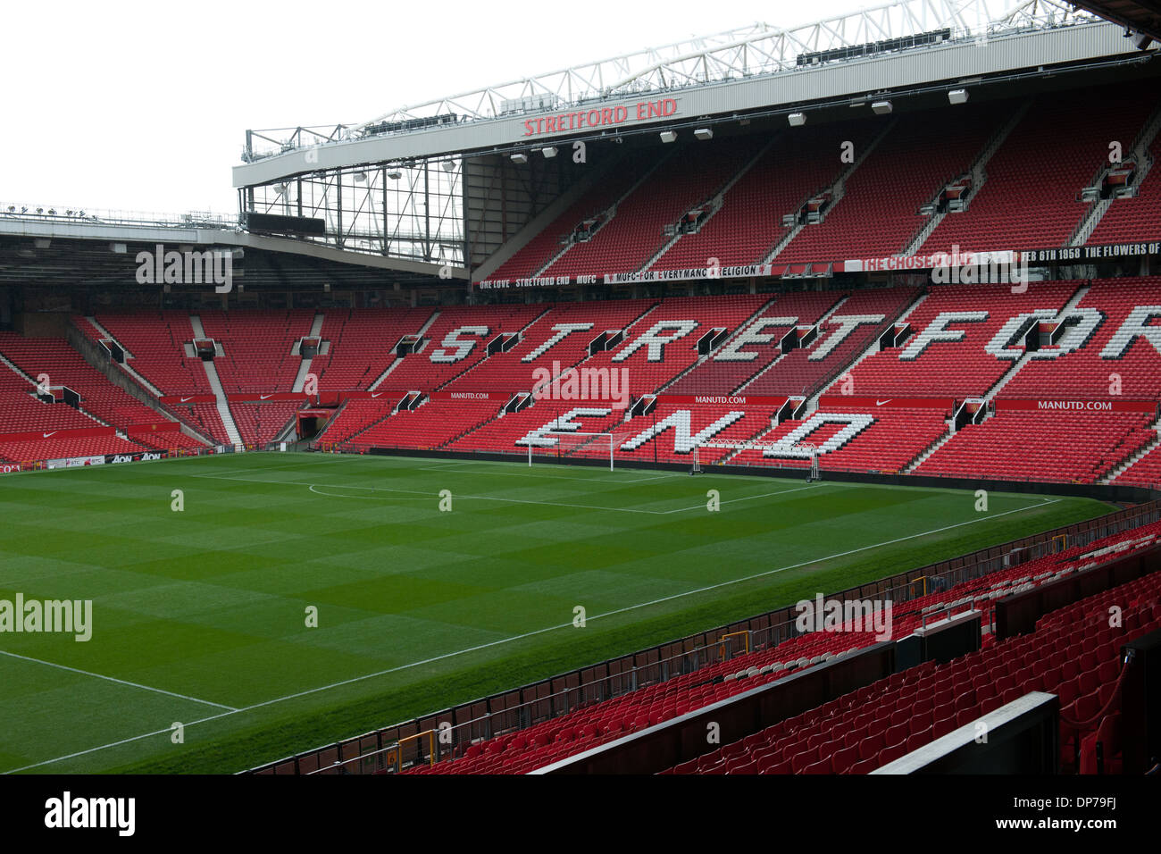Old Trafford, Heimat des Manchester United Football Club, Manchester, England, UK.; Blick auf das Streford Ende Stand. Stockfoto