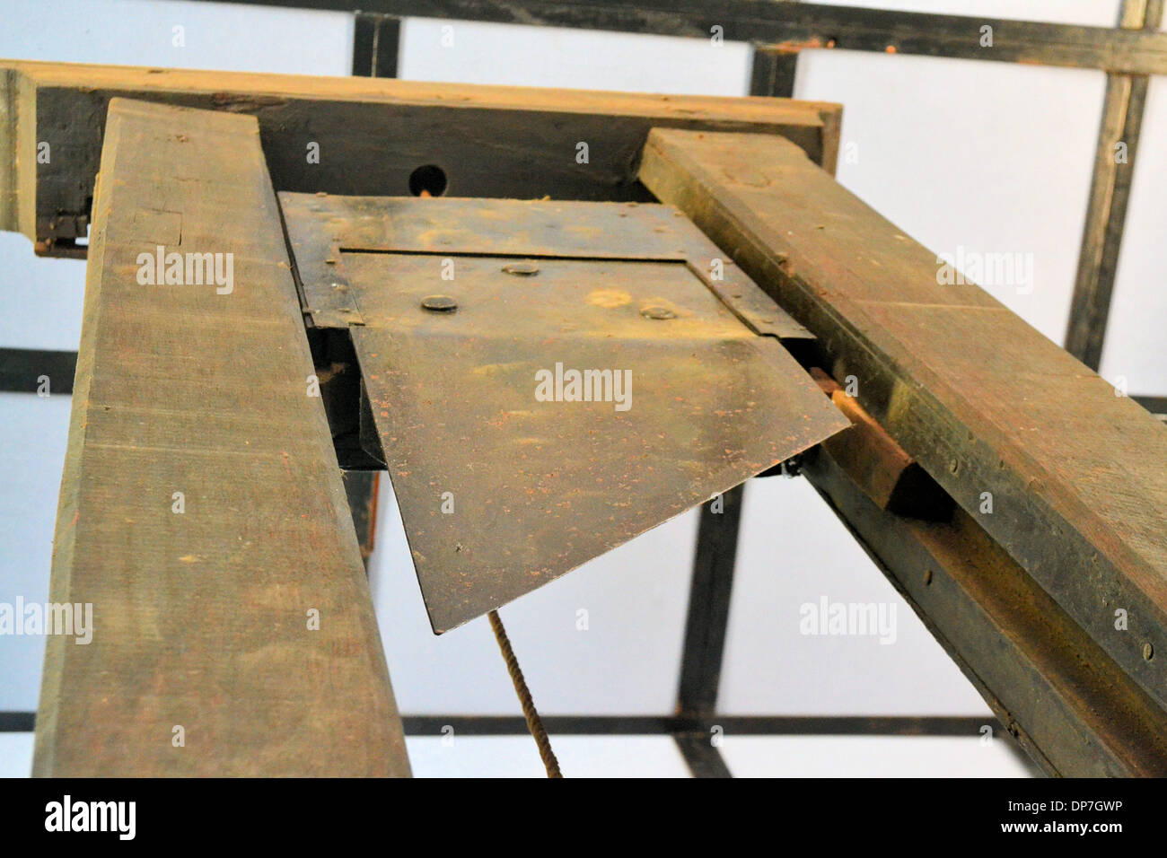 Eine alte hölzerne Guillotine für Hinrichtungen verwendet und links von den Franzosen in Saigon, Vietnam Stockfoto