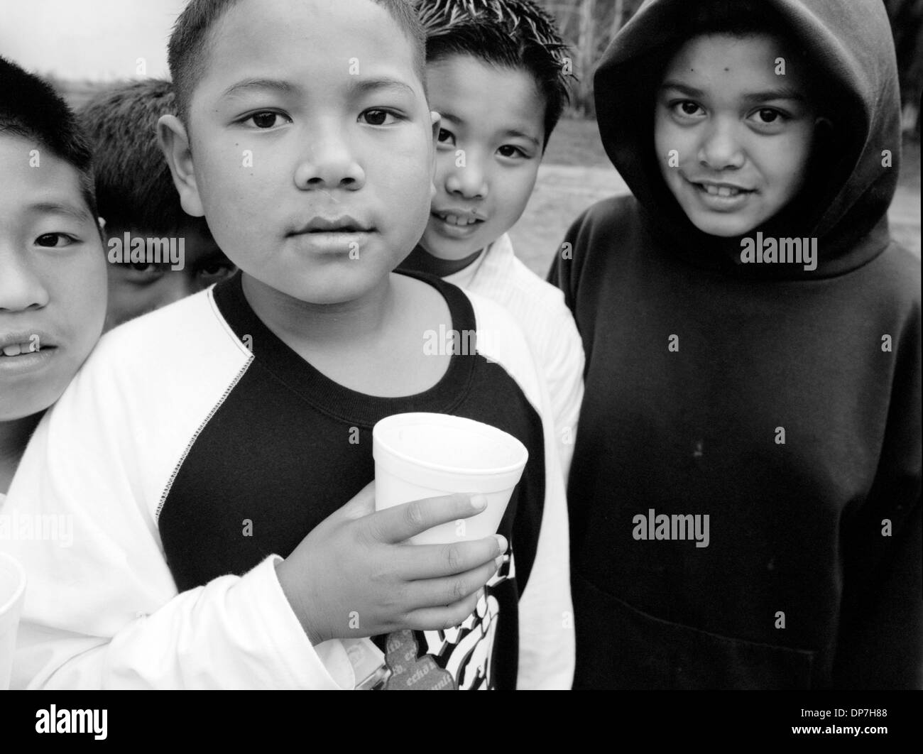 10. August 2006 - Santa Ana, Kalifornien, USA - Cham-Jungs auf dem Fest der Eid Ul-Fitr, Santa Ana, CA. Cham, eine klare kulturelle Minderheit wegen ihrer Sprache und muslimischen Glaubens, wurden gezielt für die Vernichtung, wenn der Völkermord der Roten Khmer in Kambodscha im Jahr 1975 begann. Von den rund 250.000 Cham, rund 36 Prozent oder neunzig tausend Menschen waren Stockfoto