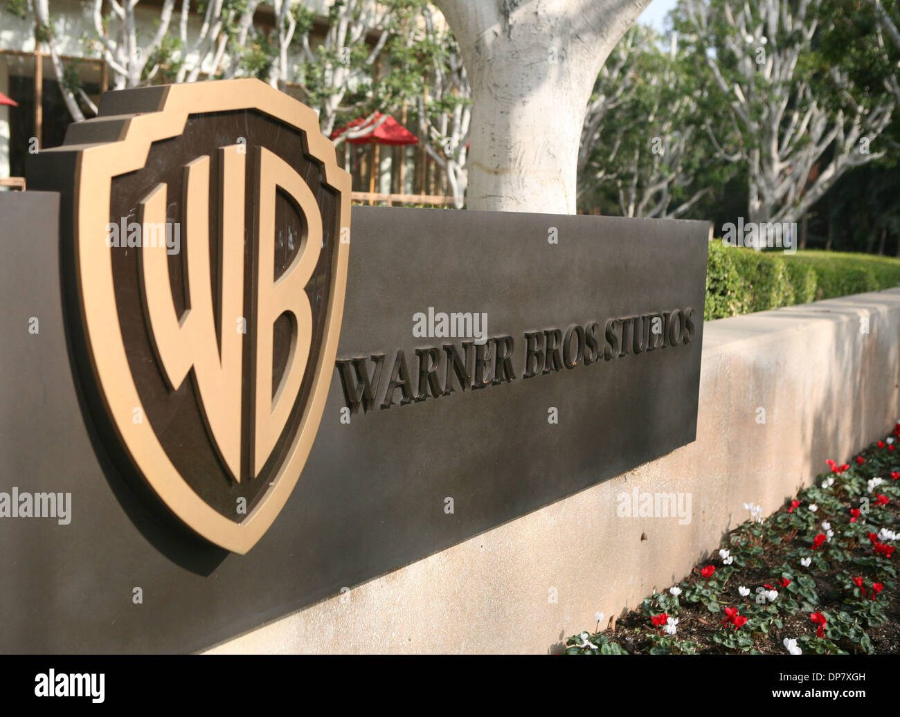 24. November 2006; Burbank, Kalifornien, USA; Warner Brothers, einer der bekanntesten Hollywood Studios, wurde 1923 von vier tatsächliche Brüder: Jack, Sam, Harry und Albert Warner. Die Geschwister schien nie miteinander auszukommen, aber Warner Bros Studios geschafft, einige der denkwürdigsten Filme in der Geschichte Hollywoods, darunter die weltweit ersten sprechende Film mit Al Jo produzieren Stockfoto