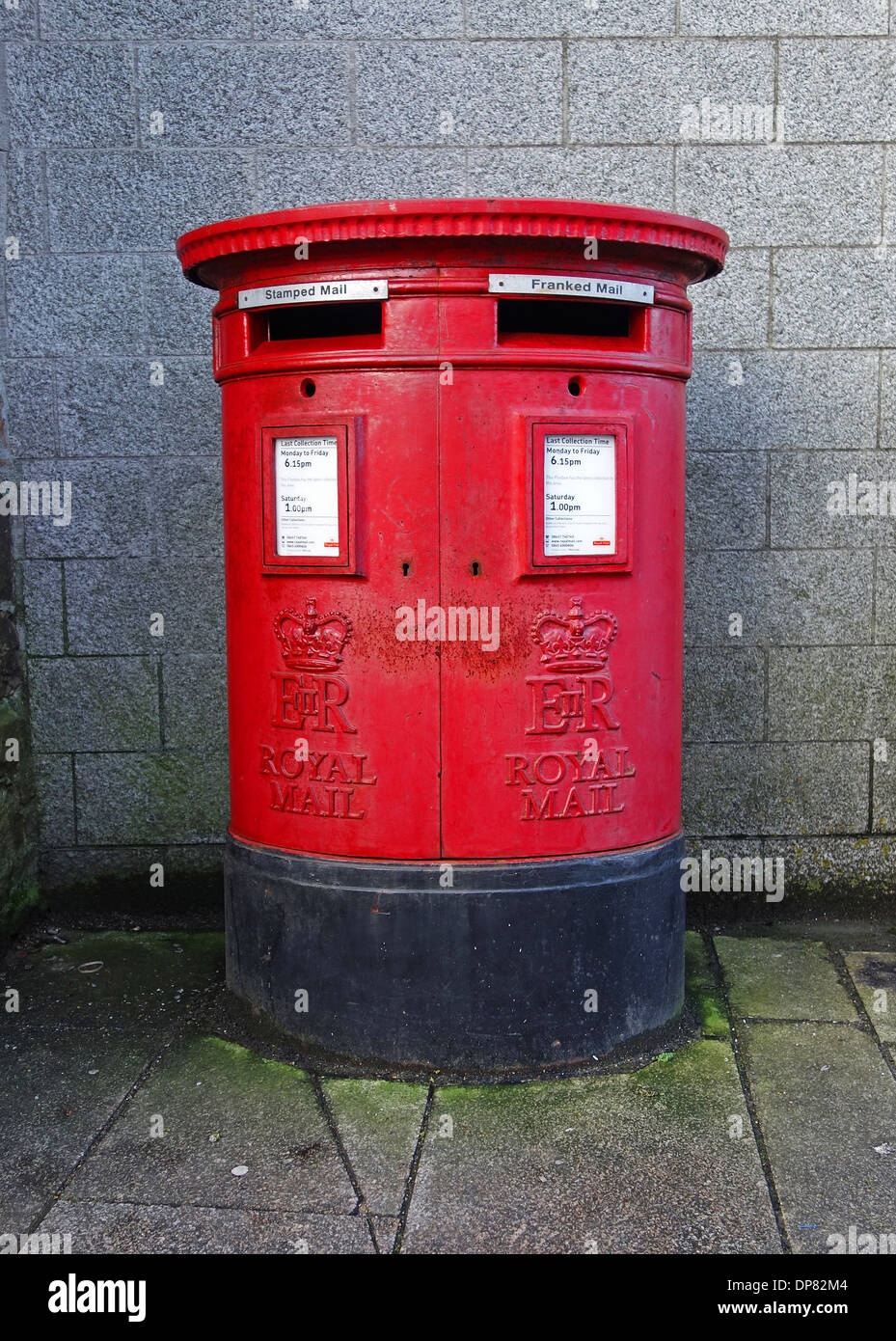 Ein doppelter fronted Briefkasten in England, Großbritannien Stockfoto