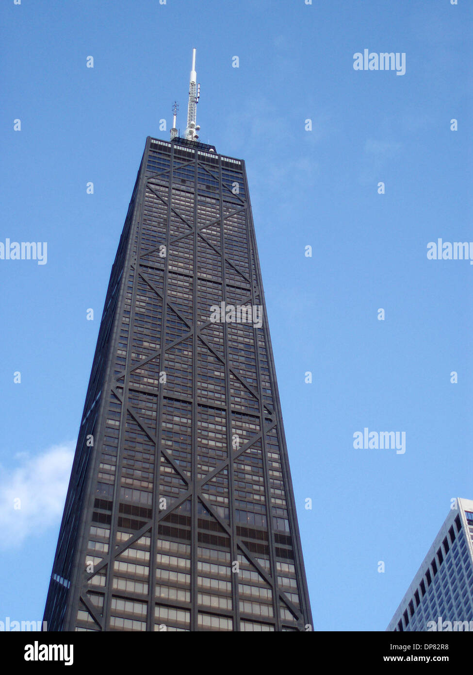 14. Oktober 2006; Chicago, IL, USA; 'Big John' genannt, ist das John Hancock Center wahrscheinlich der Chicagoer Lieblings Wolkenkratzer. Die 100 Geschichte Gebäude, abgeschlossen im Jahre 1969, hat ein bemerkenswertes Design mit der großen X-Hosenträger eine Struktur- und einen optischen Zweck dienen. Optisch den Eindruck von Stabilität und die menschliche Größe Fenster des Auges entfernt. Die "const" Stockfoto