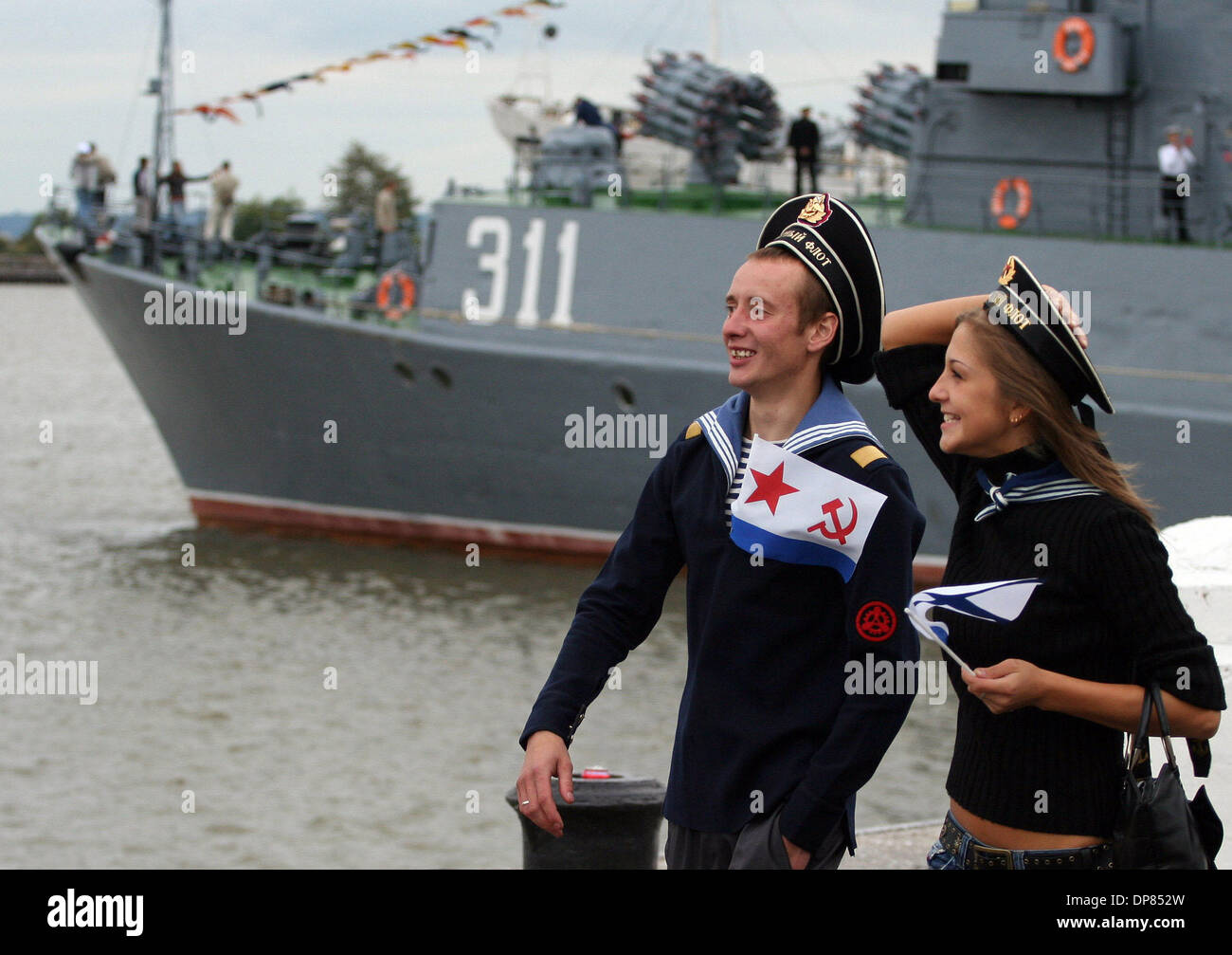 Russische Marinebasis in Sevastopol.A Matrose mit seiner Freundin. (Kredit-Bild: © PhotoXpress/ZUMA Press) Einschränkungen: Nord- und Südamerika Rechte nur! Stockfoto