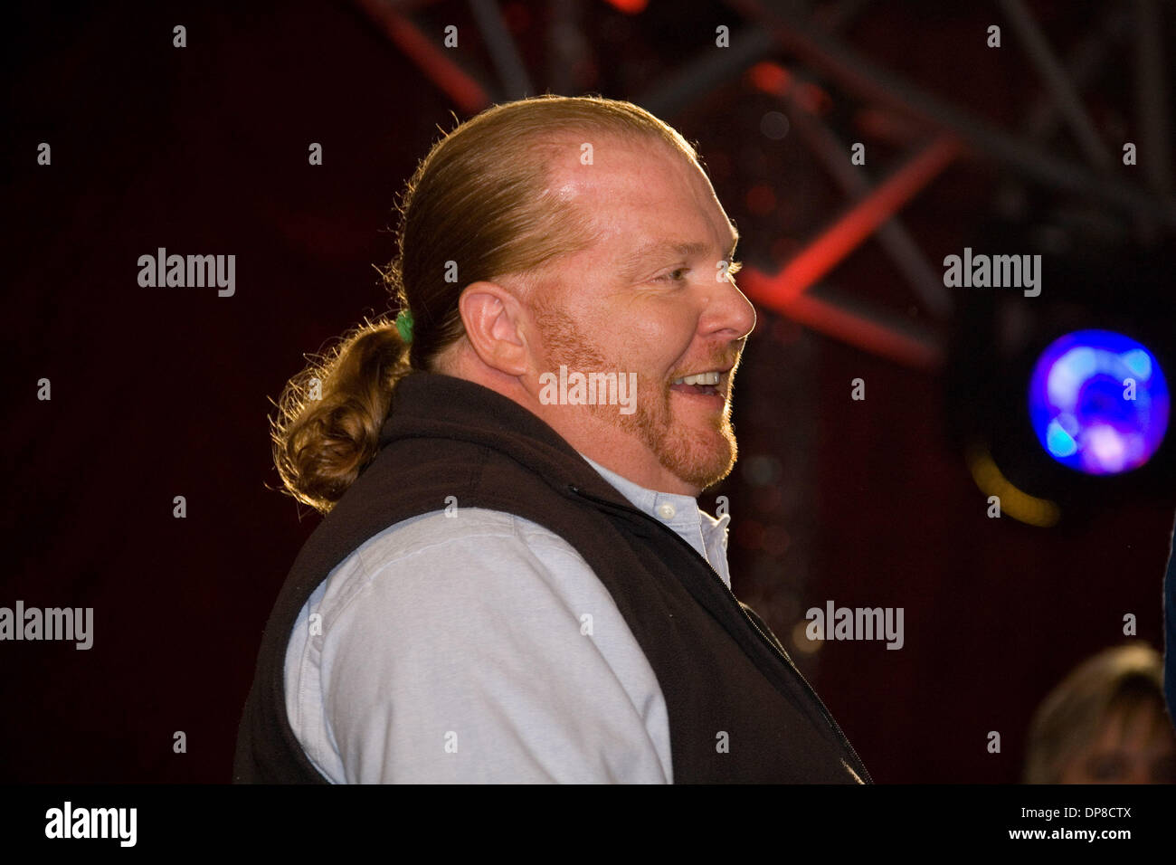 Sep 27, 2006 - Los Angeles, CA, USA - Starkoch MARIO BATALI nach einem taping von Jimmy Kimmel Live! das fest von San Gennaro zeigen. Die Prima Notte Fundraising Gala beginnt die viertägige italienisches Festival in Hollywood. (Kredit-Bild: © Kayte Deioma/ZUMA Press) Stockfoto