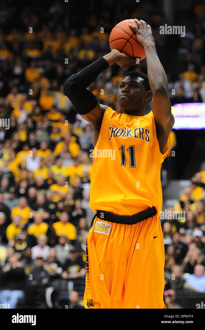 Wichita, Kansas, USA. 8. Januar 2014. 8. Januar 2014: Wichita State Shockers vorwärts Cleanthony frühen #11 trifft eine Sprungwurf für 2 seine 8 1. Hälfte weist bei den NCAA Basketball-Spiel zwischen den Illinois State Redbirds und die Wichita State Shockers in Charles Koch Arena in Wichita, Kansas. Kendall Shaw/CSM/Alamy Live-Nachrichten Stockfoto