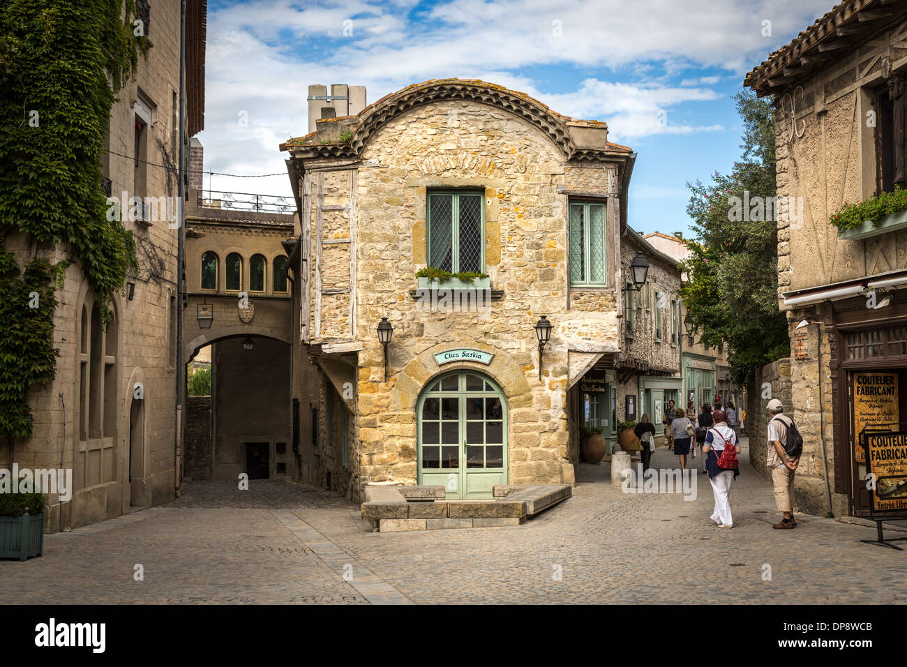 Carcassonne. Frankreich, Europa. Chez Saskia errichtet Gebäude in der schönen alten Stein gepflasterten Platz. Stockfoto