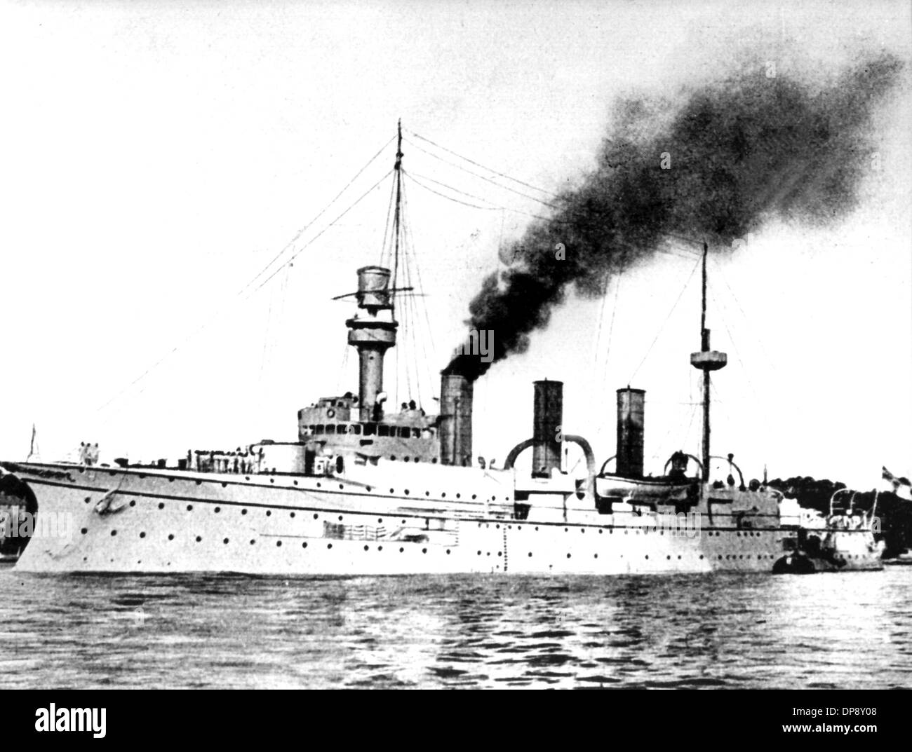 Der gepanzerte Kreuzer S.M.S (deutsche Abkürzung für "seiner Majestät Schiff)"Hertha"der deutschen Kaiserlichen Marine. Großbritannien nahm Anstoß mit der stetig stärker Bundesmarine und seine Weltmacht zu befürchten. Die Entwicklung führte zum ersten Weltkrieg. Stockfoto