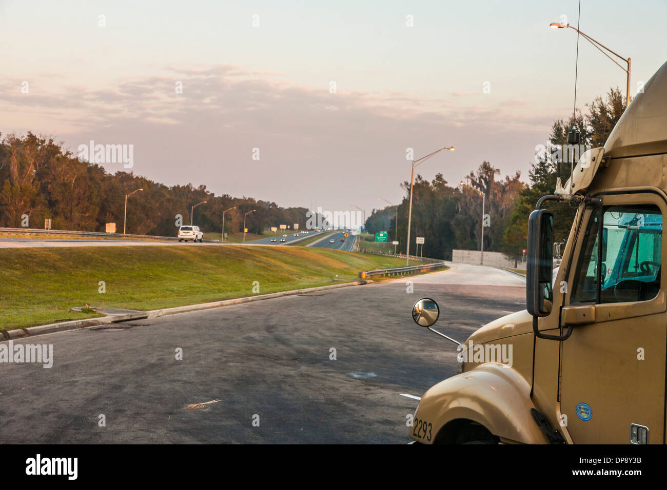 Am frühen Morgen Ansicht der interstate i-75 aus einem Trucker an einer Raststätte in der Nähe von Gainesville, Florida Stockfoto