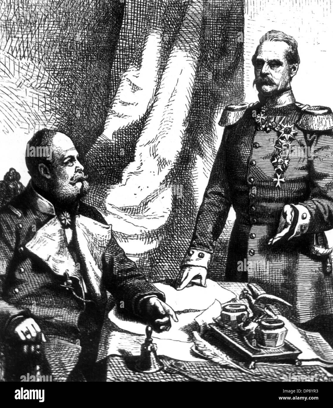 Preußische allgemeine Feld-Marschall und Krieg-Minister Albrecht Graf von Roon verleiht Kaiser Wilhelm I. in einer zeitgenössischen Darstellung ein Berichts. Er wurde am 30. April 1803 in Pleushagen geboren und starb am 23. Februar 1879 in Berlin. Stockfoto