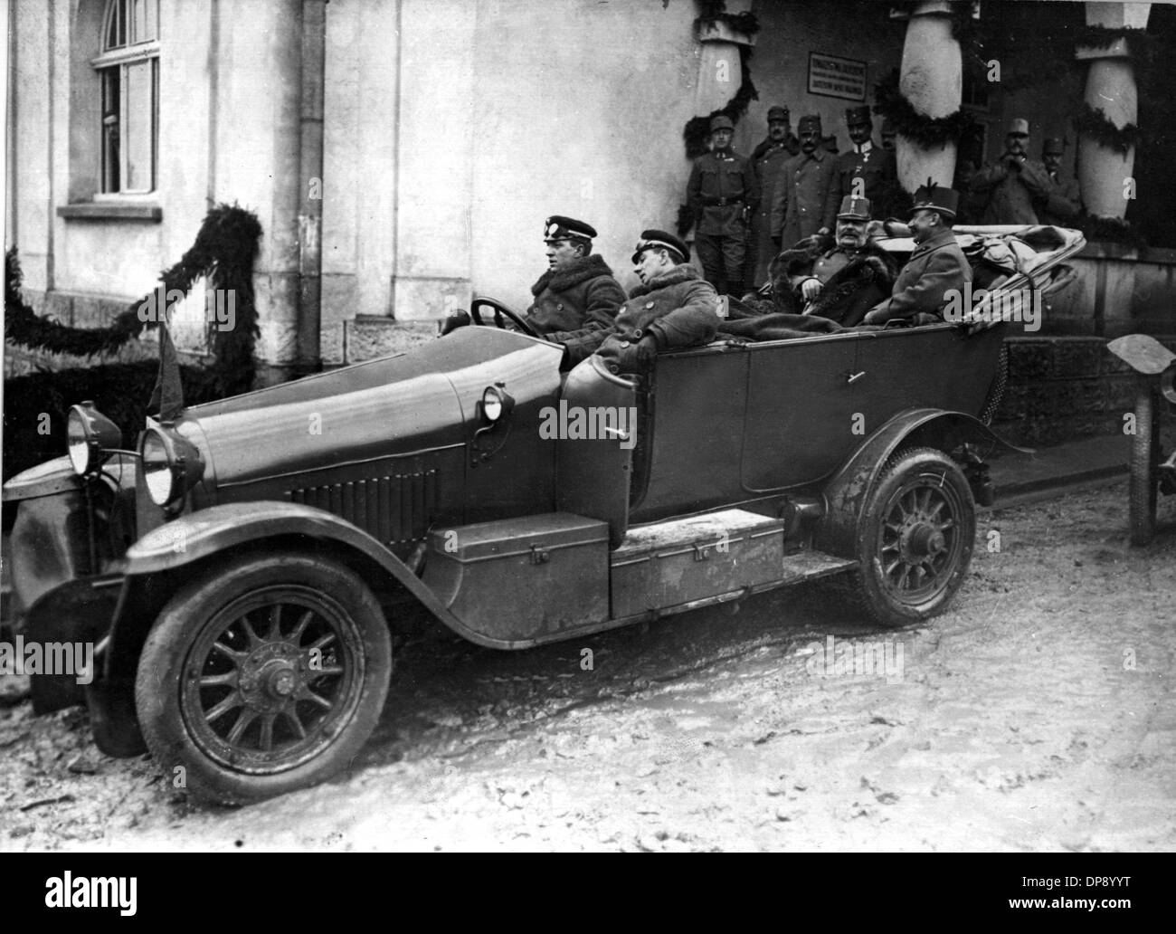 Bogen Duke Friedrich Von Osterreich Besucht Das Korps Hofmann In Galizien Im Offenen Wagen Undatiert Abgesetzt Durch Die Todlichen Schusse Auf Den Osterreichischen Thronfolger Franz Ferdinand Durch Serbische Nationalisten Am 28 Juni