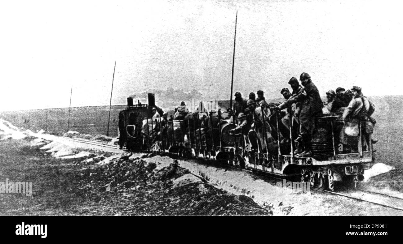 Eine Feldbahn in der Champagne, mit denen liefert und Munition für die französischen Truppen werden an der Front (undatiert) transportiert. Die tödlichen Schüsse von serbischen Nationalisten auf den österreichischen Thronfolger Franz Ferdinand am 28. Juni 1914 in Sarajewo verursacht den Ausbruch des ersten Weltkriegs, später zum ersten Weltkrieg im August 1914 aufgerufen werden. Der zentrale Energien, nämlich Deutschland, Österreich-Ungarn und auch später dem Osmanischen Reich (Türkei) und Bulgarien gegen die Triple Entente, bestehend aus Großbritannien, Frankreich und Russland, als auch zahlreiche Verbündete. Das traurige Ergebnis des ersten Weltkrieges, wh Stockfoto