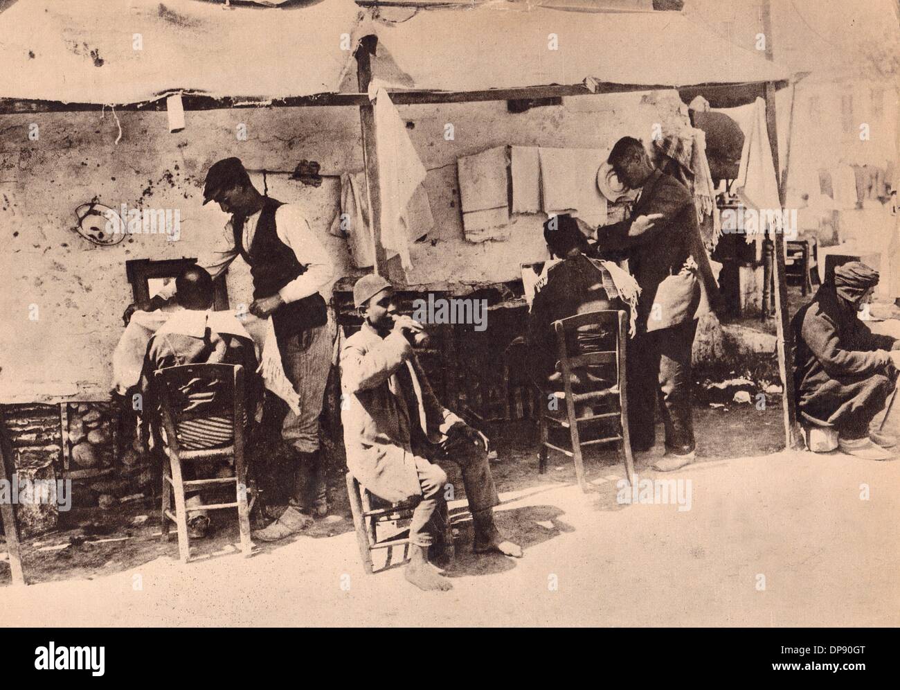 Friseure bei der Arbeit in Drama, Griechenland, im Ersten Weltkrieg Datum unbekannt (um 1917 Uhr). Fotoarchiv für Zeitgeschichte Stockfoto