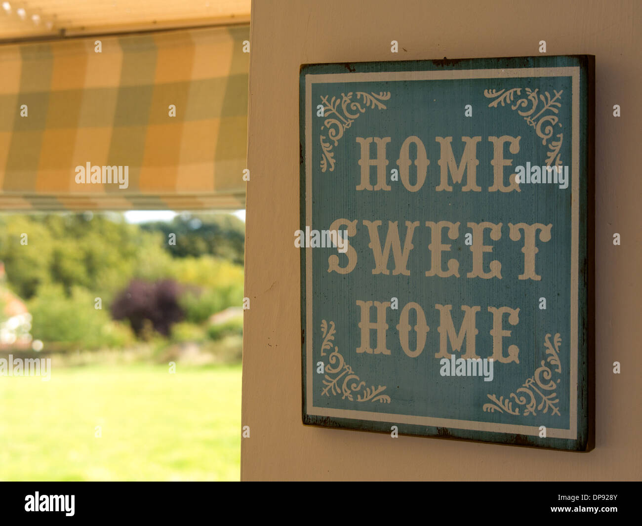 Home Sweet Home-Zeichen in einer Haus-Küche Stockfoto