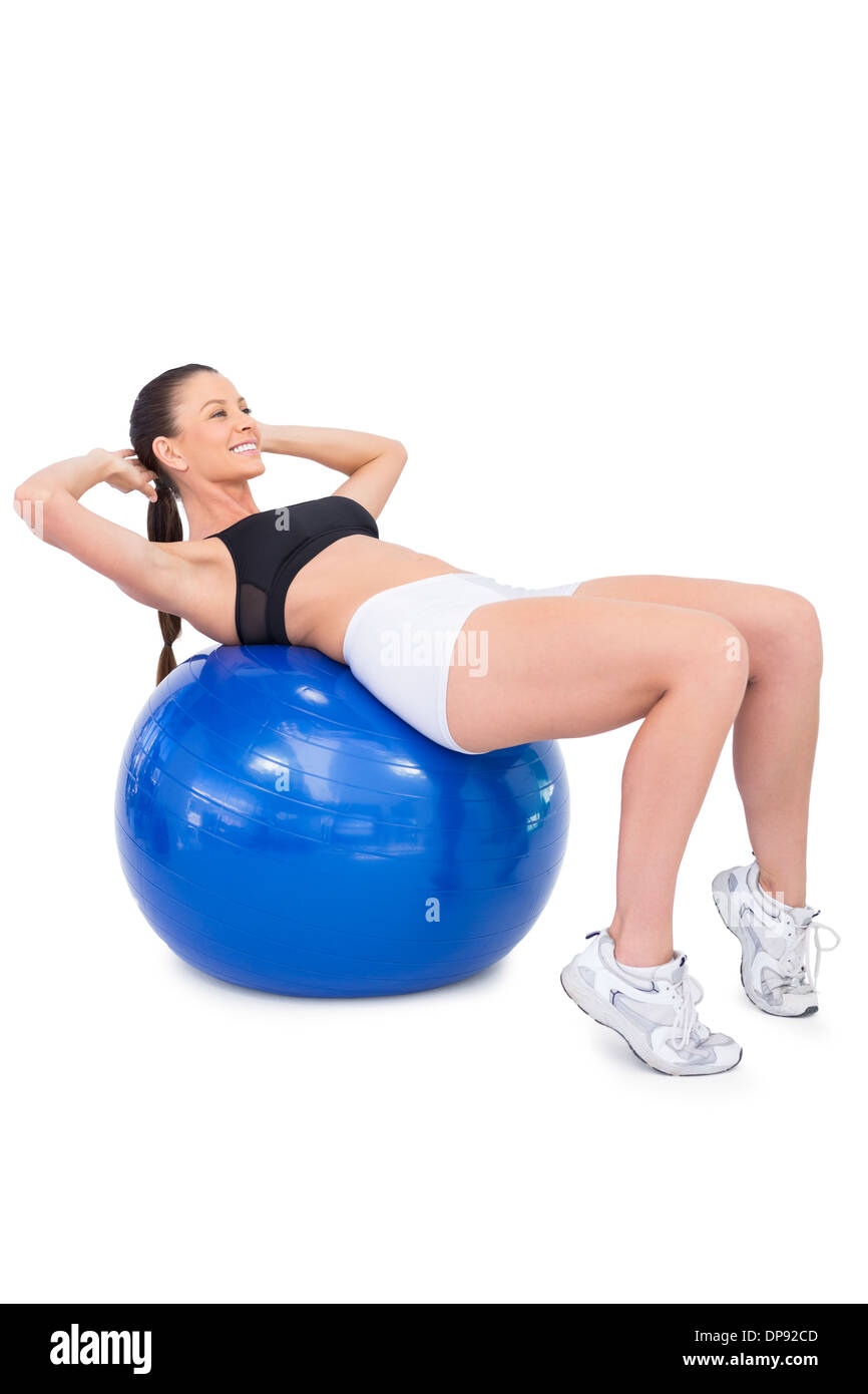 Fröhliche Fit Frau Workout mit Gymnastikball Stockfoto