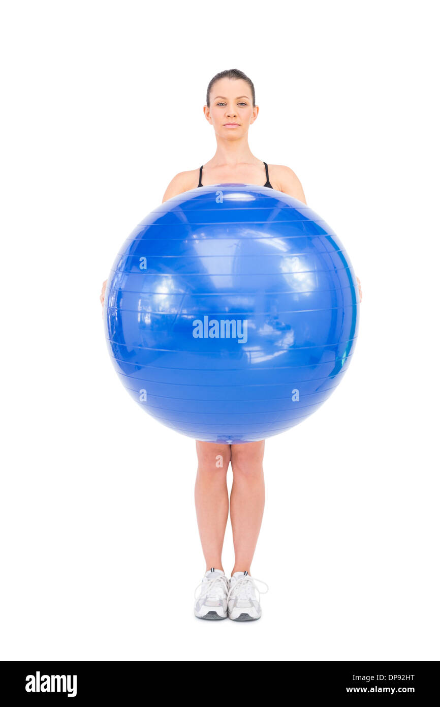 Entspannt Fit Frau hält Gymnastikball vor ihr Stockfoto